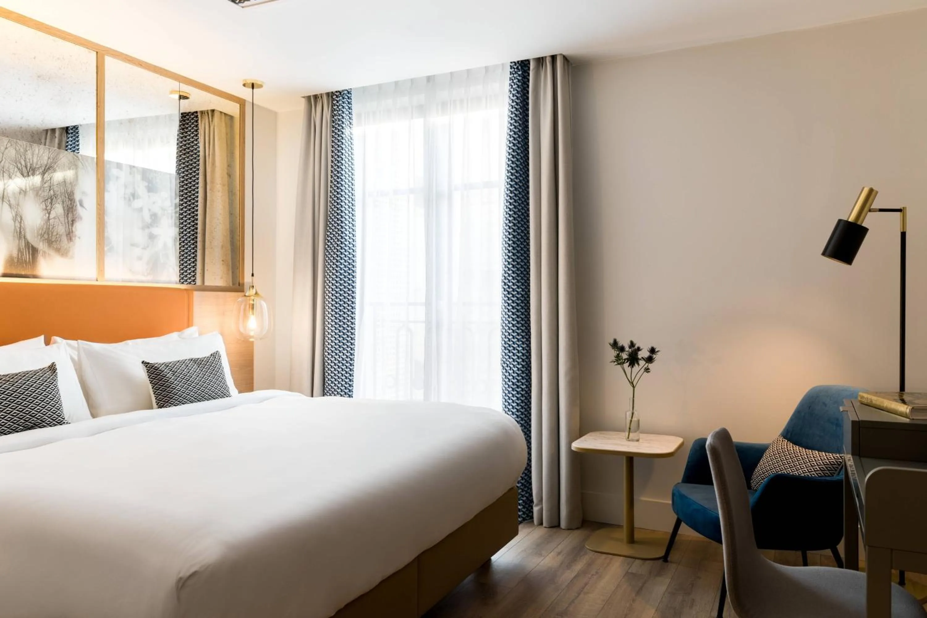 Bedroom in Renaissance Paris Vendome Hotel