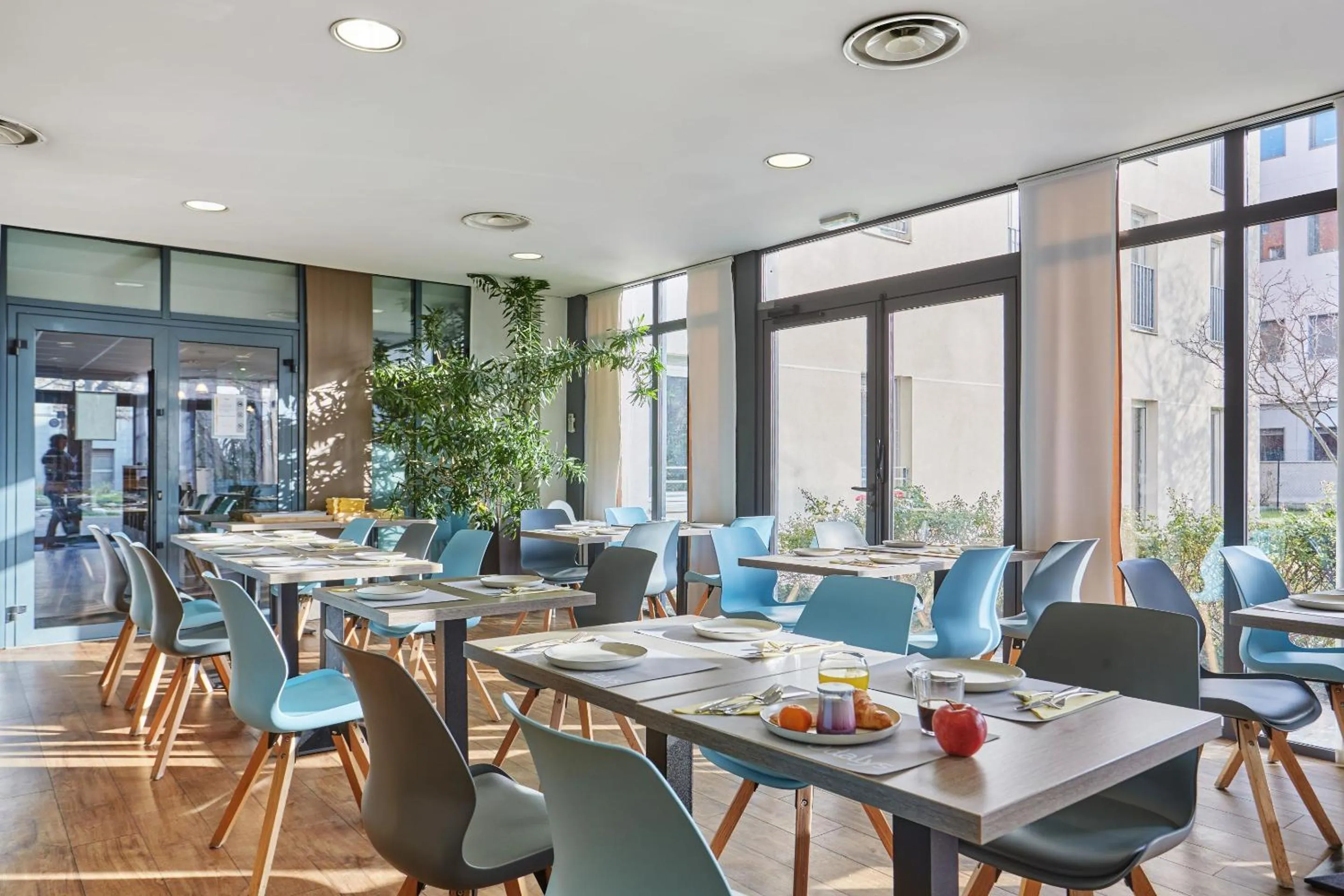 Breakfast in Appart'hôtel Odalys City - Bioparc Lyon Est