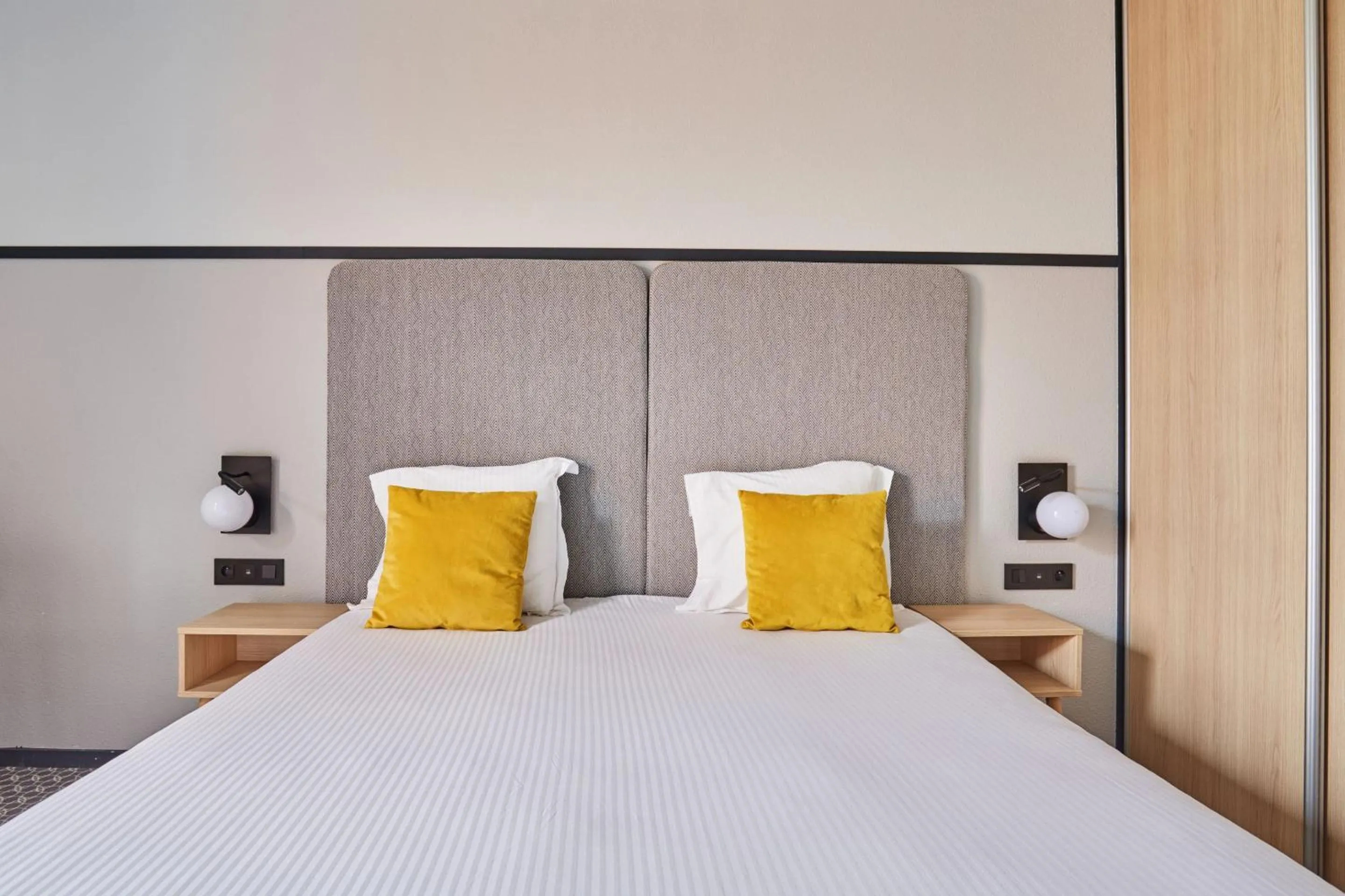 Bed in Appart'hôtel Odalys City - Bioparc Lyon Est