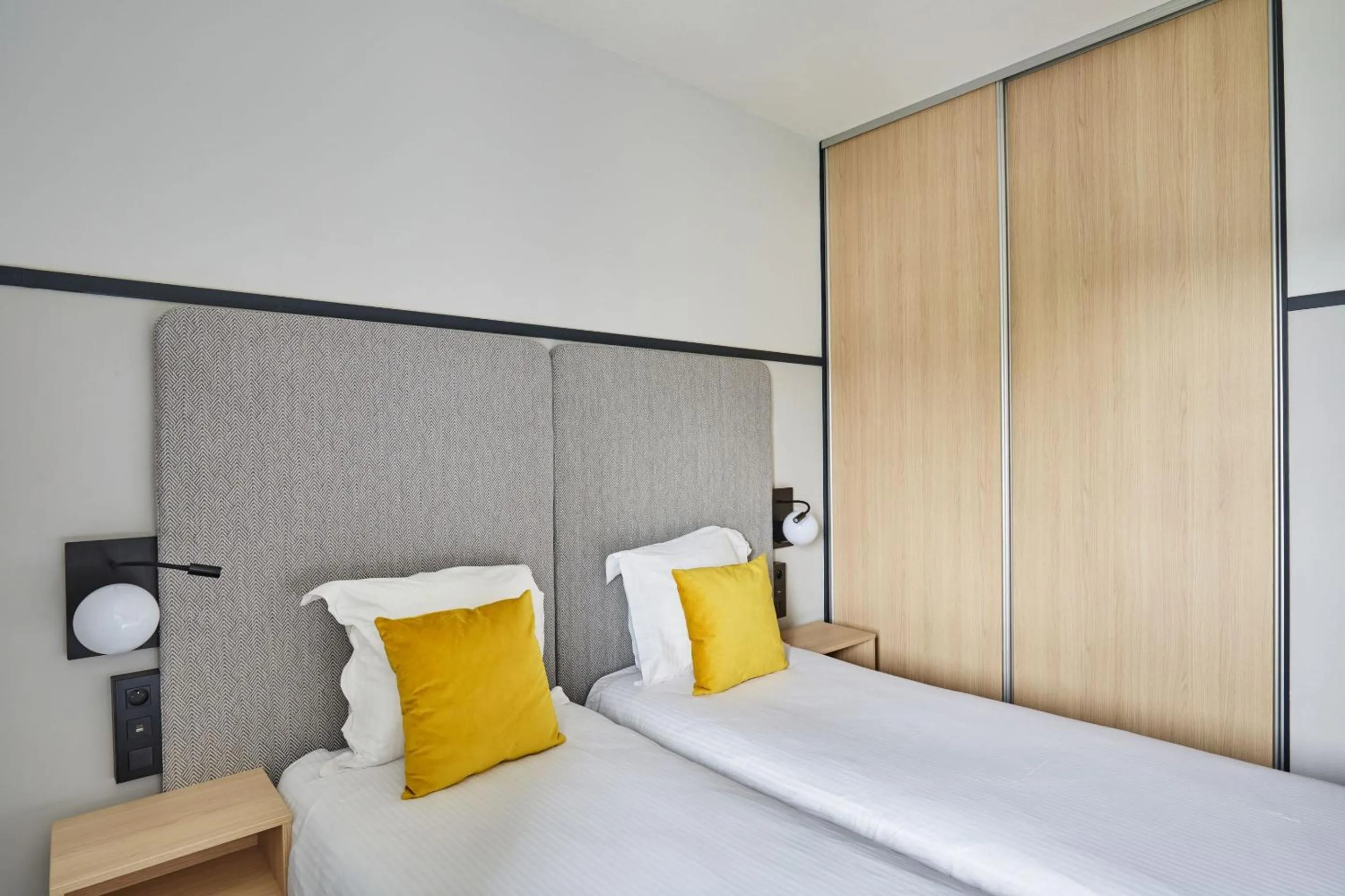 Bed in Appart'hôtel Odalys City - Bioparc Lyon Est