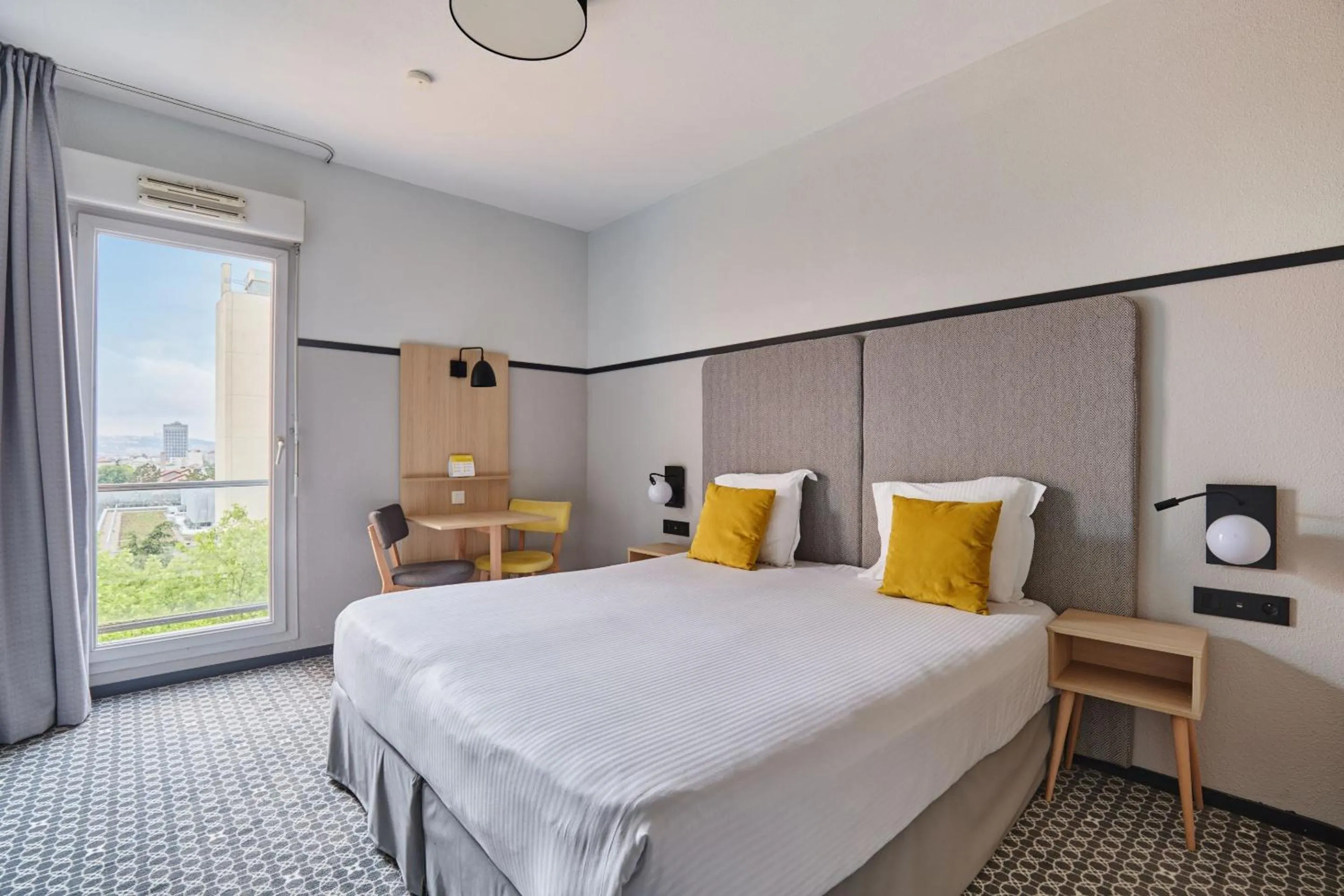 Bed in Appart'hôtel Odalys City - Bioparc Lyon Est