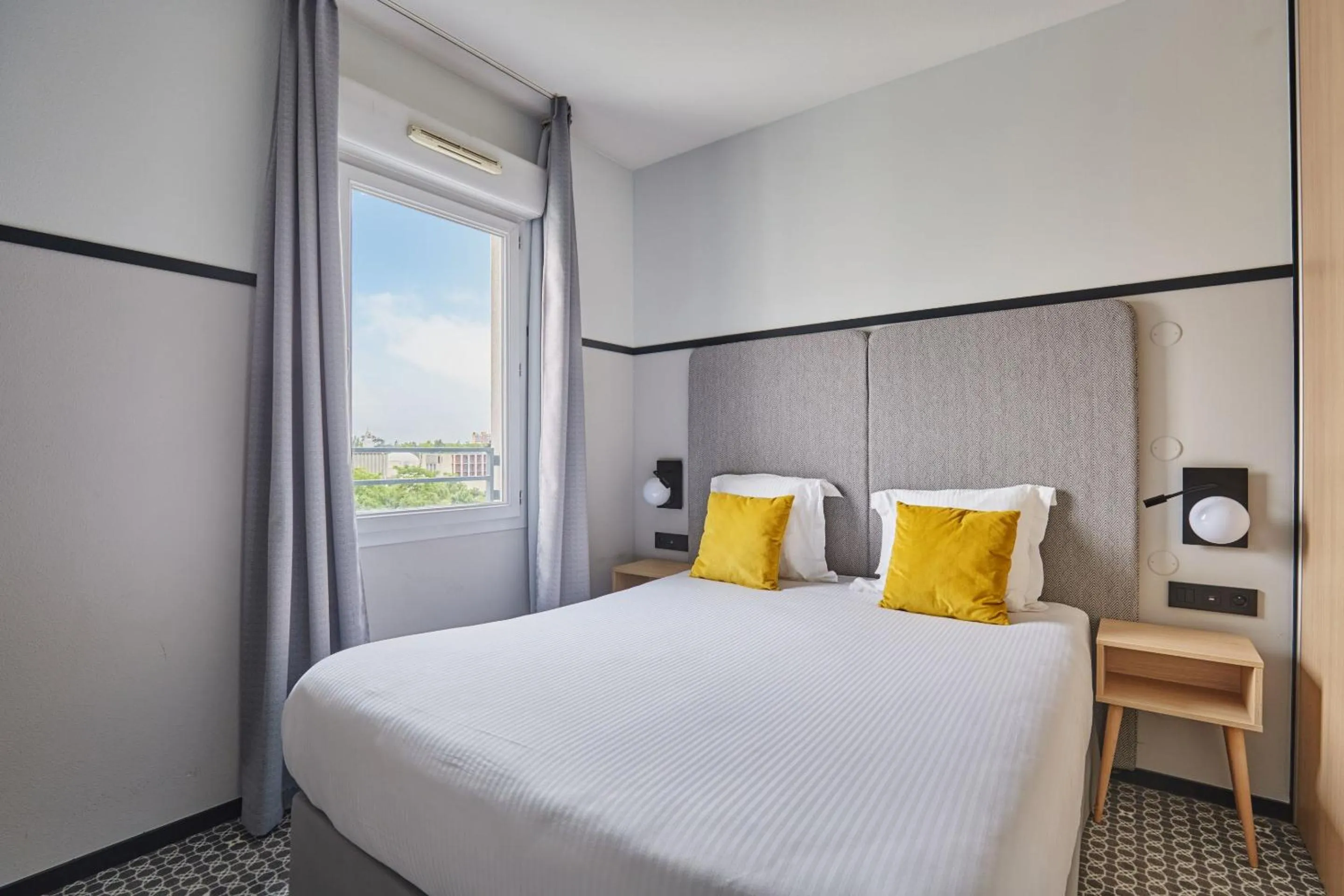 Bed in Appart'hôtel Odalys City - Bioparc Lyon Est