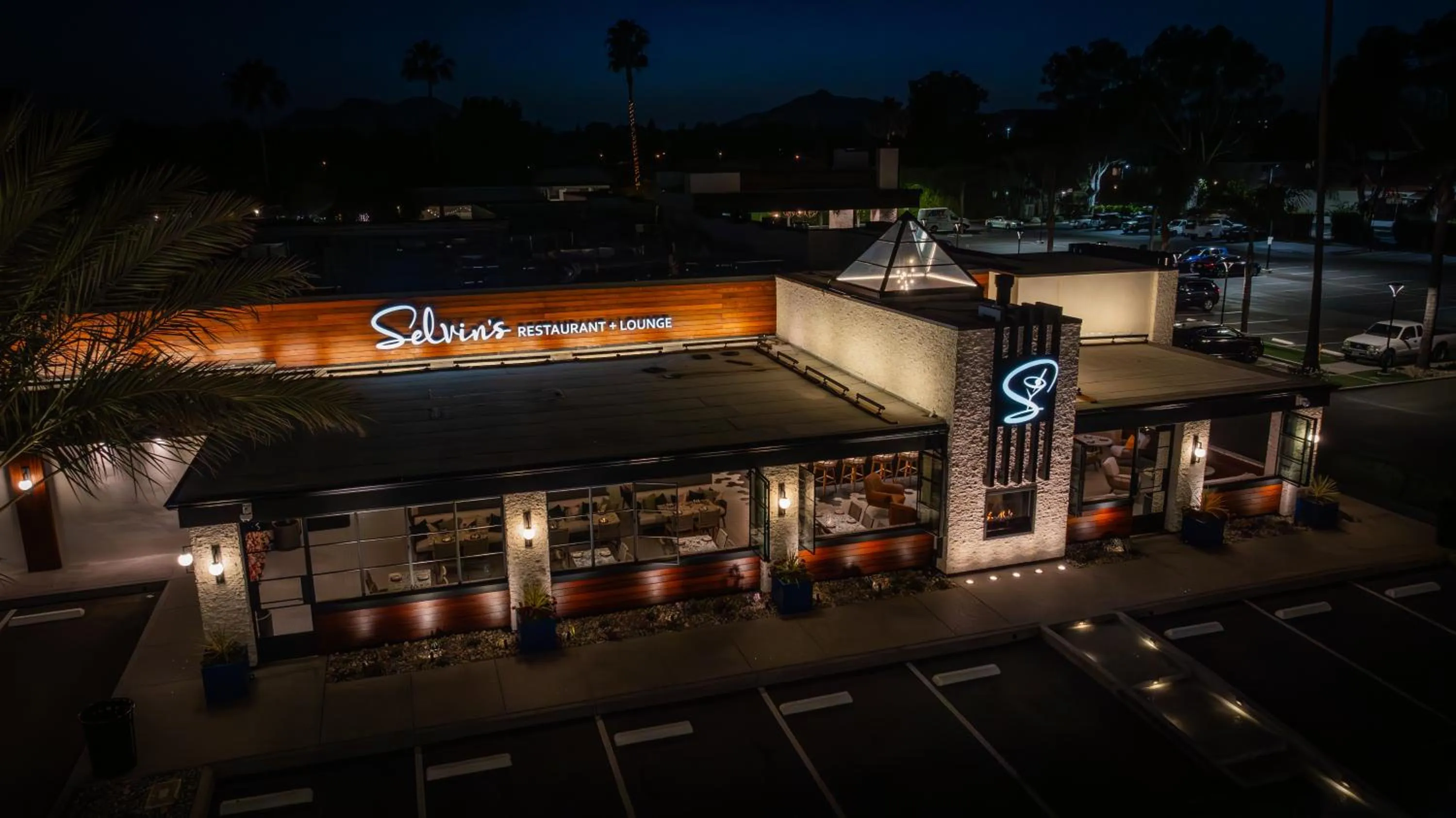 Restaurant/places to eat in Palm Garden Hotel