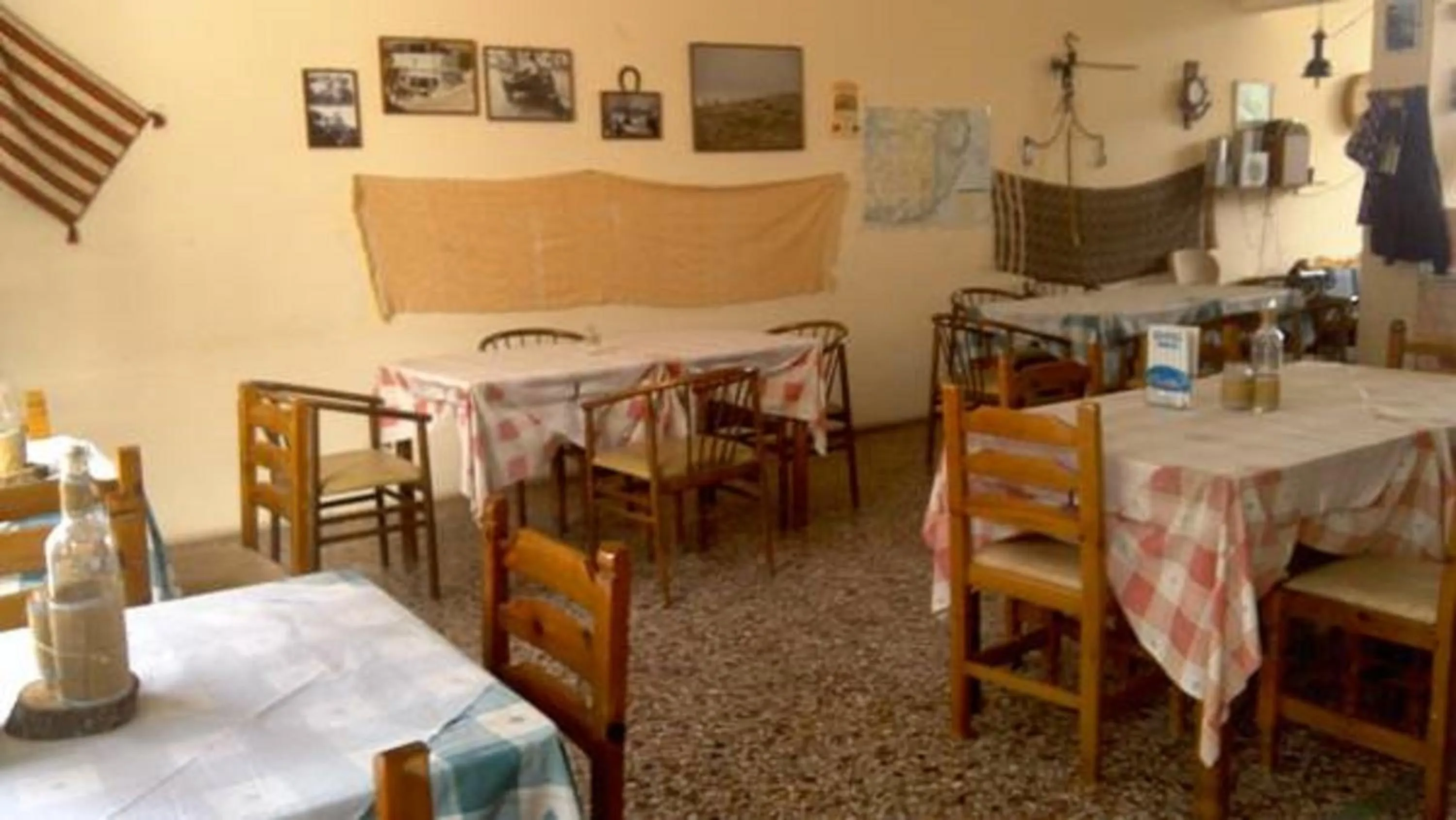 Communal lounge/ TV room in Hotel zakros rooms-restaurant