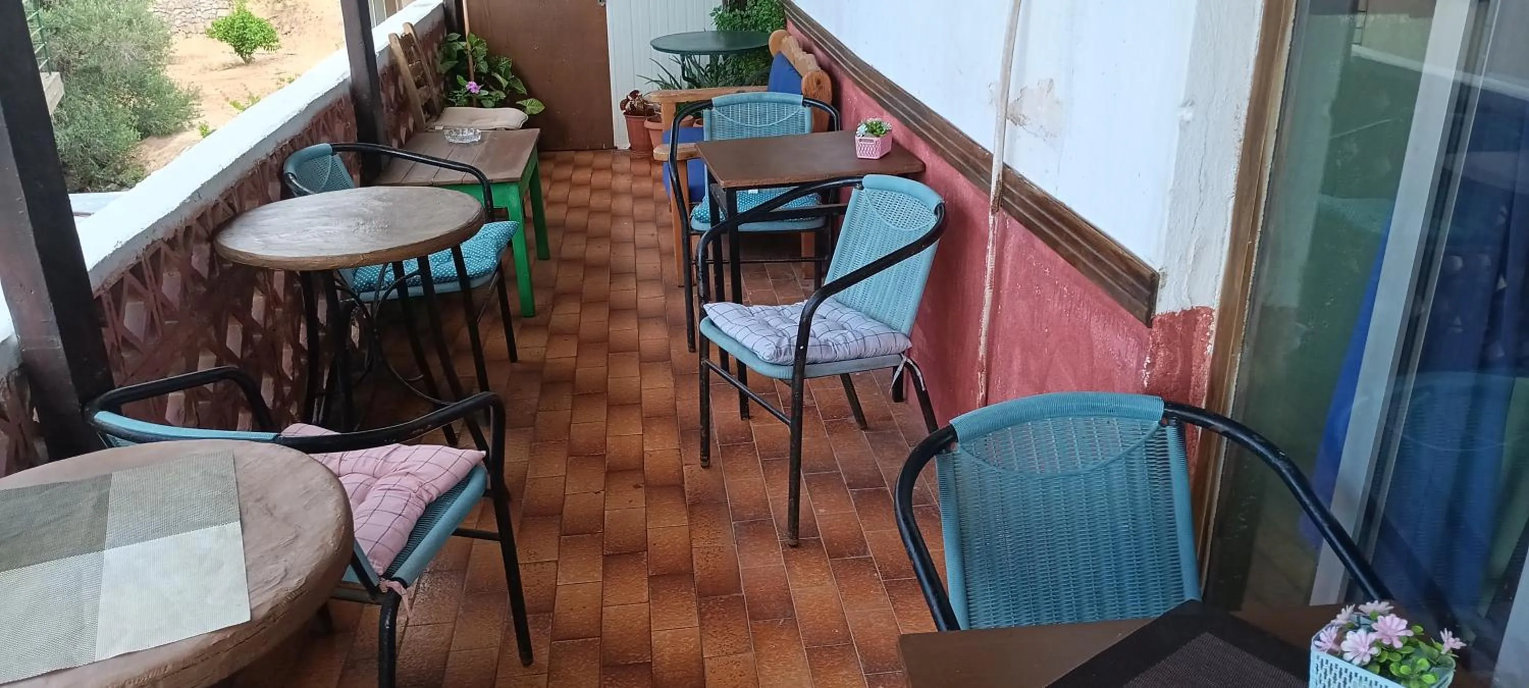 Restaurant/places to eat in Hotel zakros rooms-restaurant