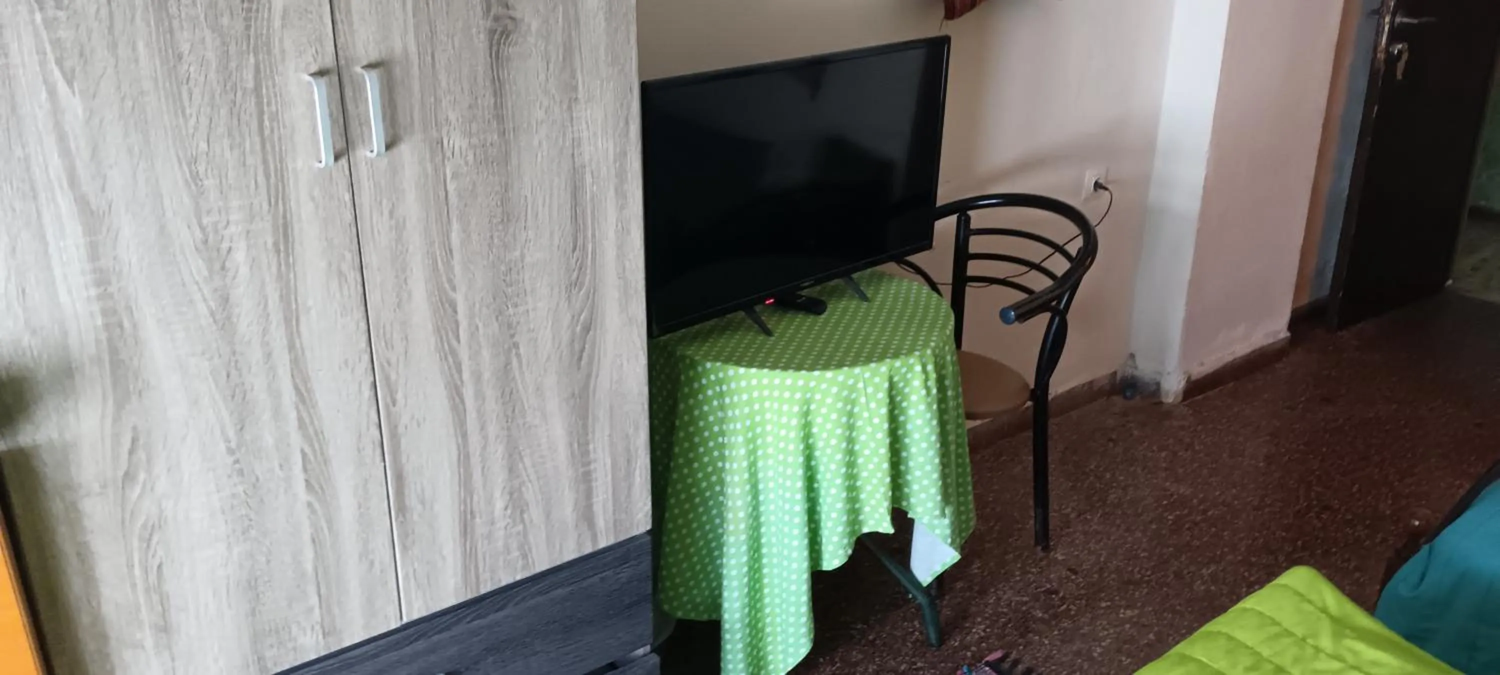 TV and multimedia in Hotel zakros rooms-restaurant