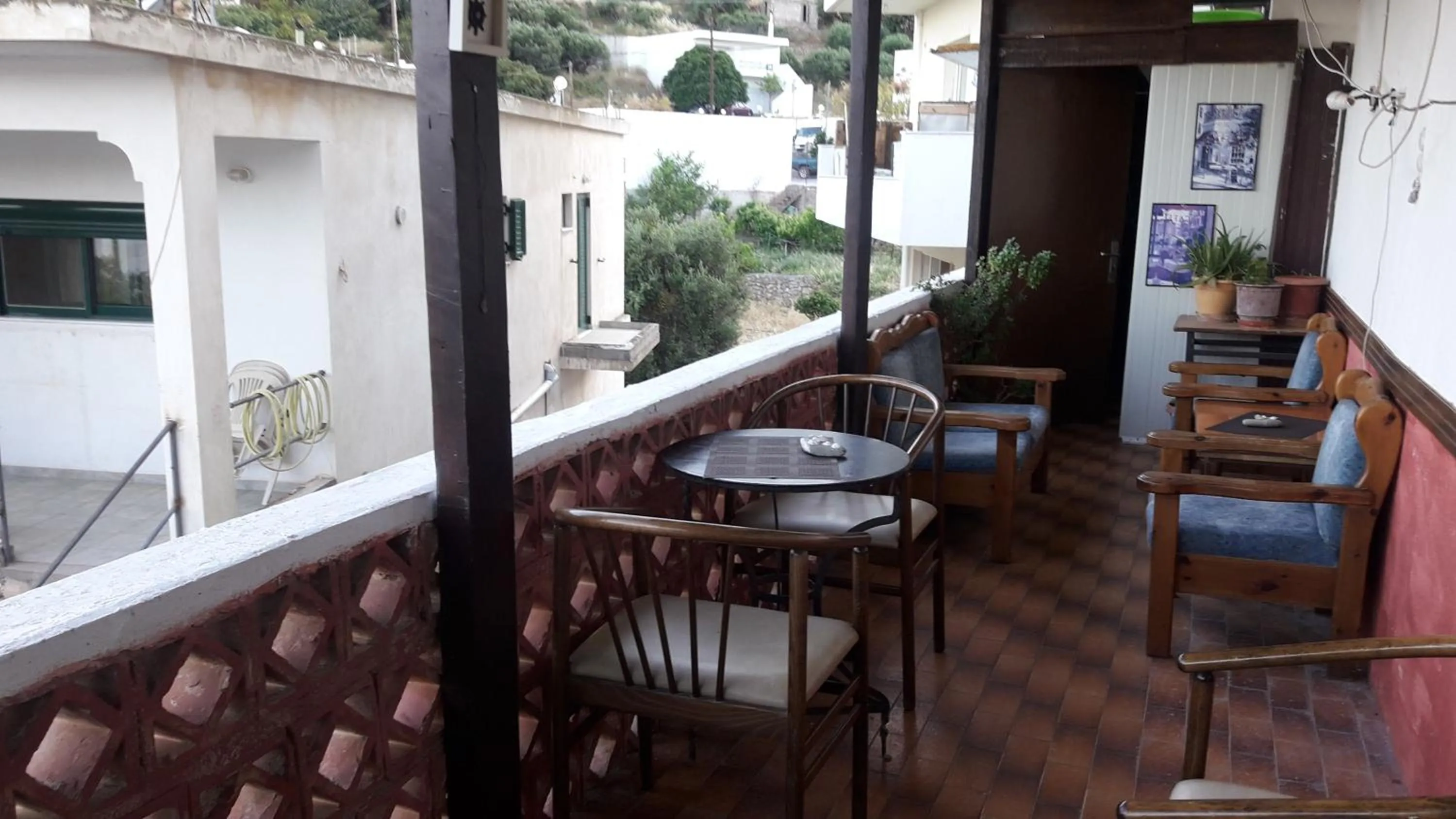 Restaurant/places to eat in Hotel zakros rooms-restaurant