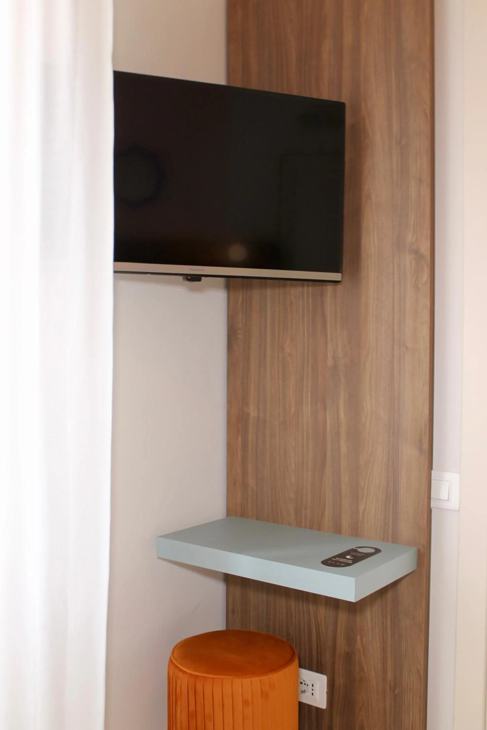 TV and multimedia in La Vista Postcard Hotel