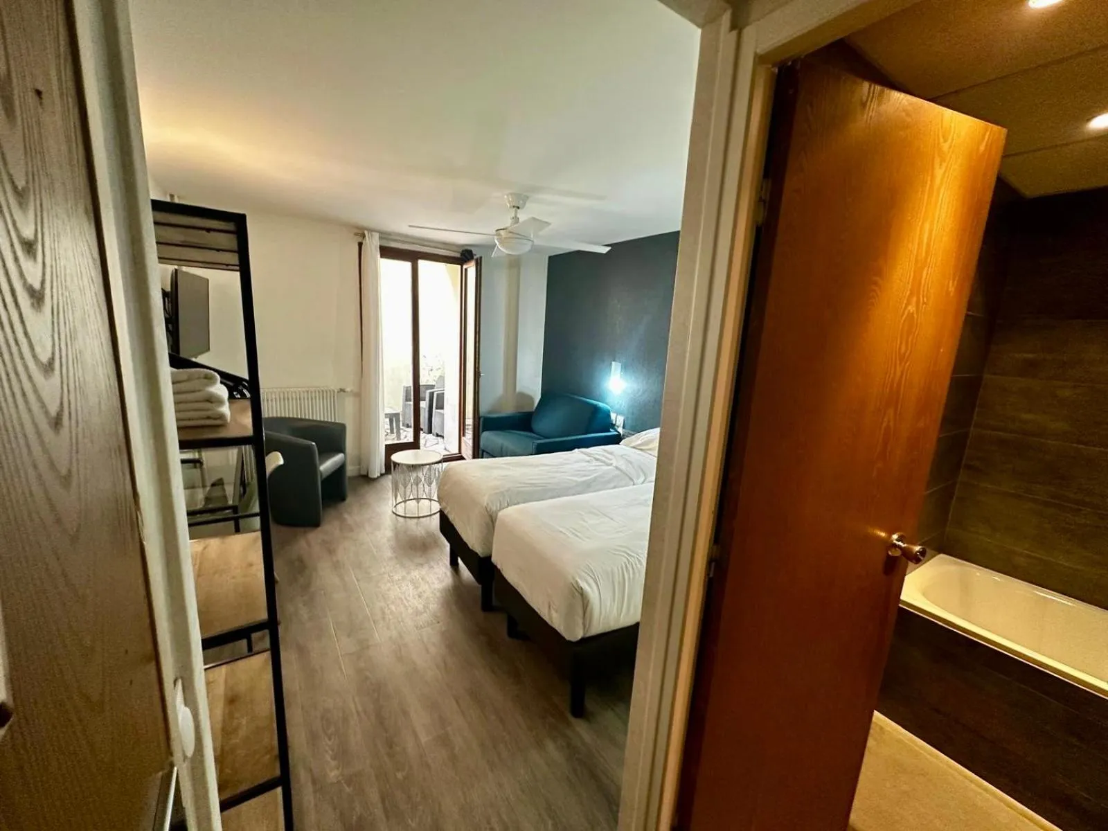 Bed in Hôtel du Maine