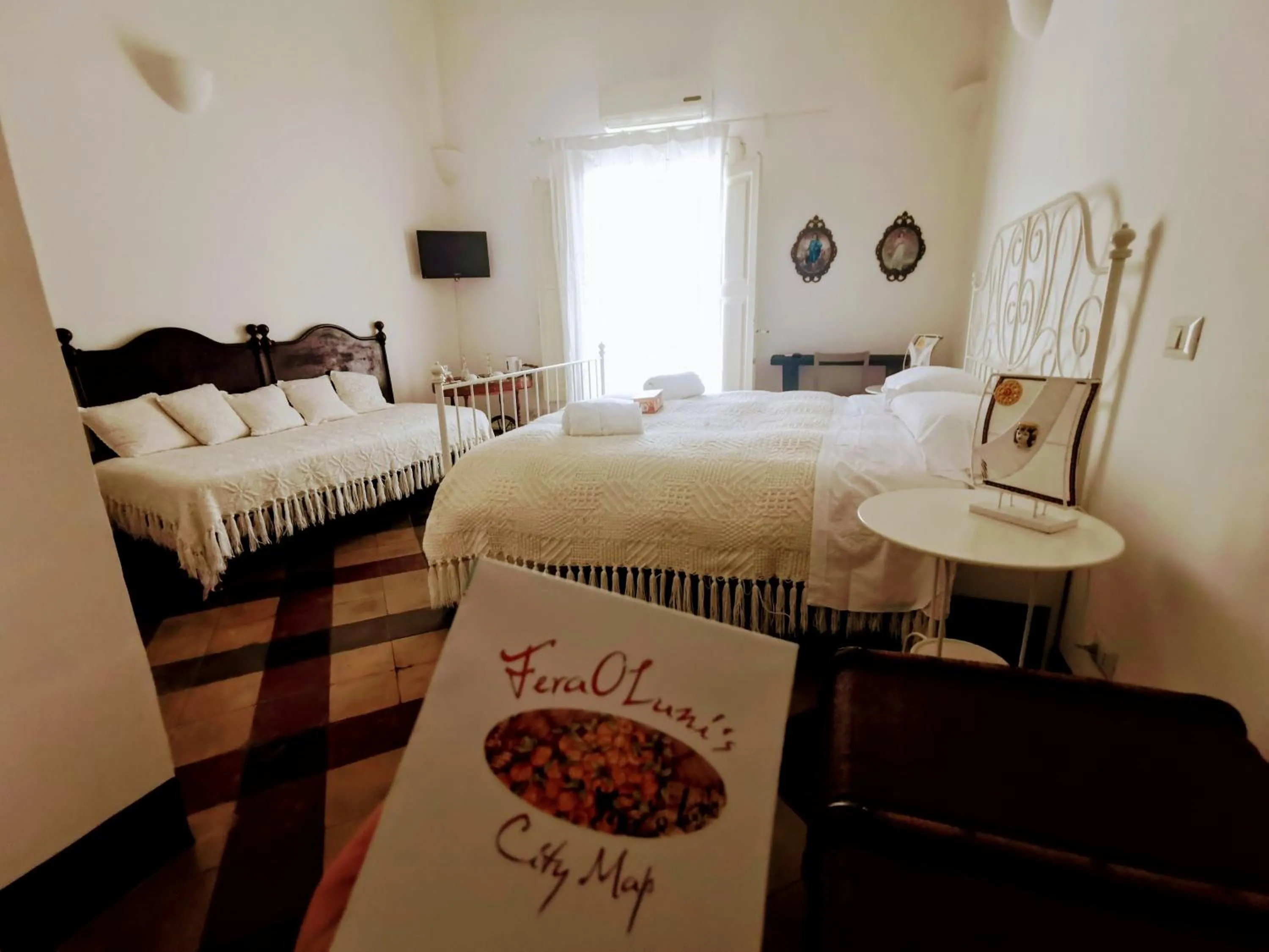 Photo of the whole room, Bed in Fera O' Luni