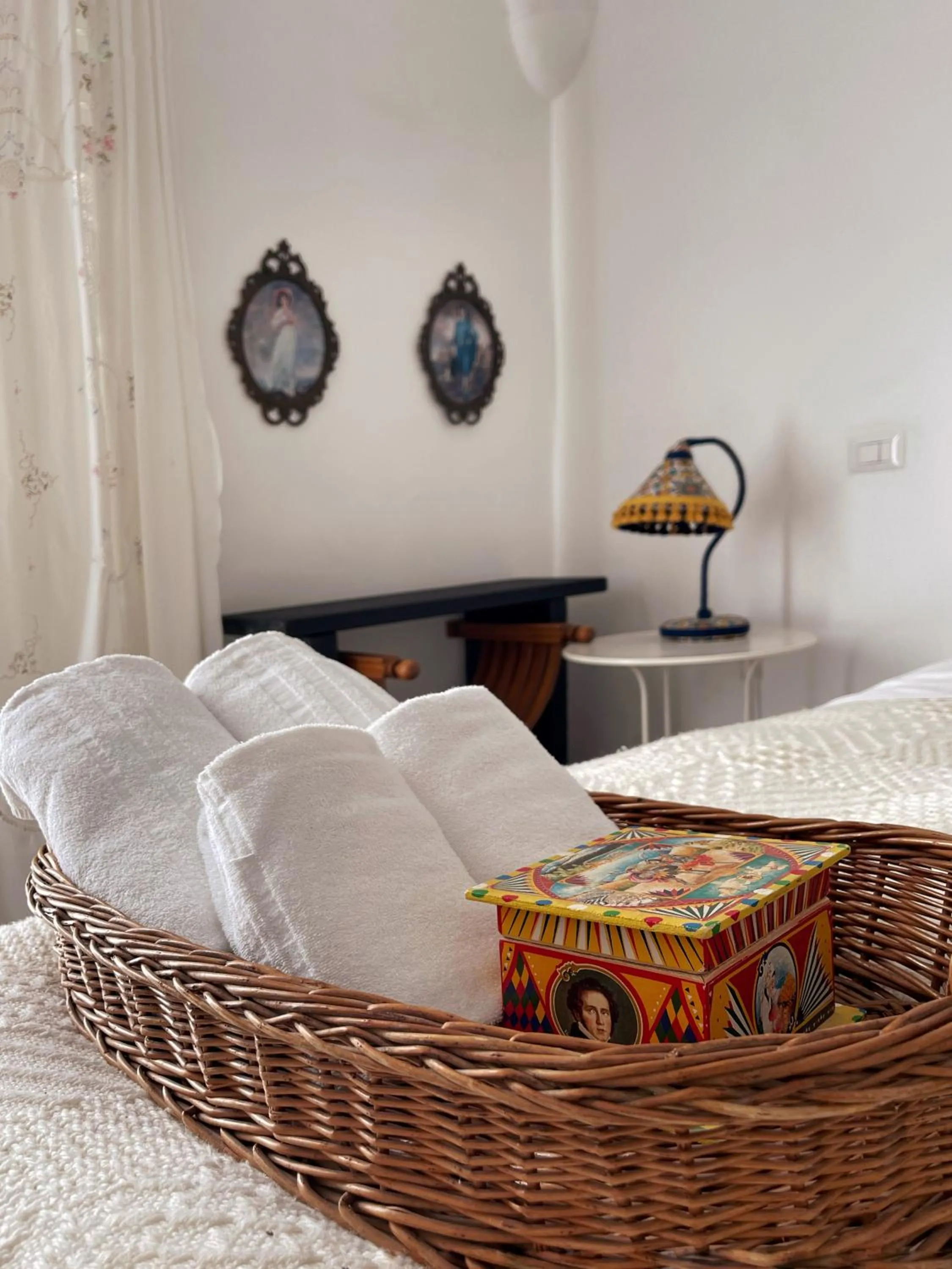 Photo of the whole room, Bed in Fera O' Luni