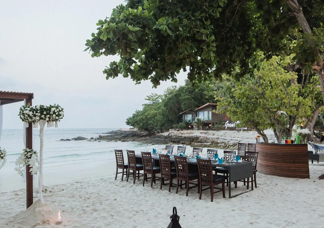 Beach in Samed Tropical Resort