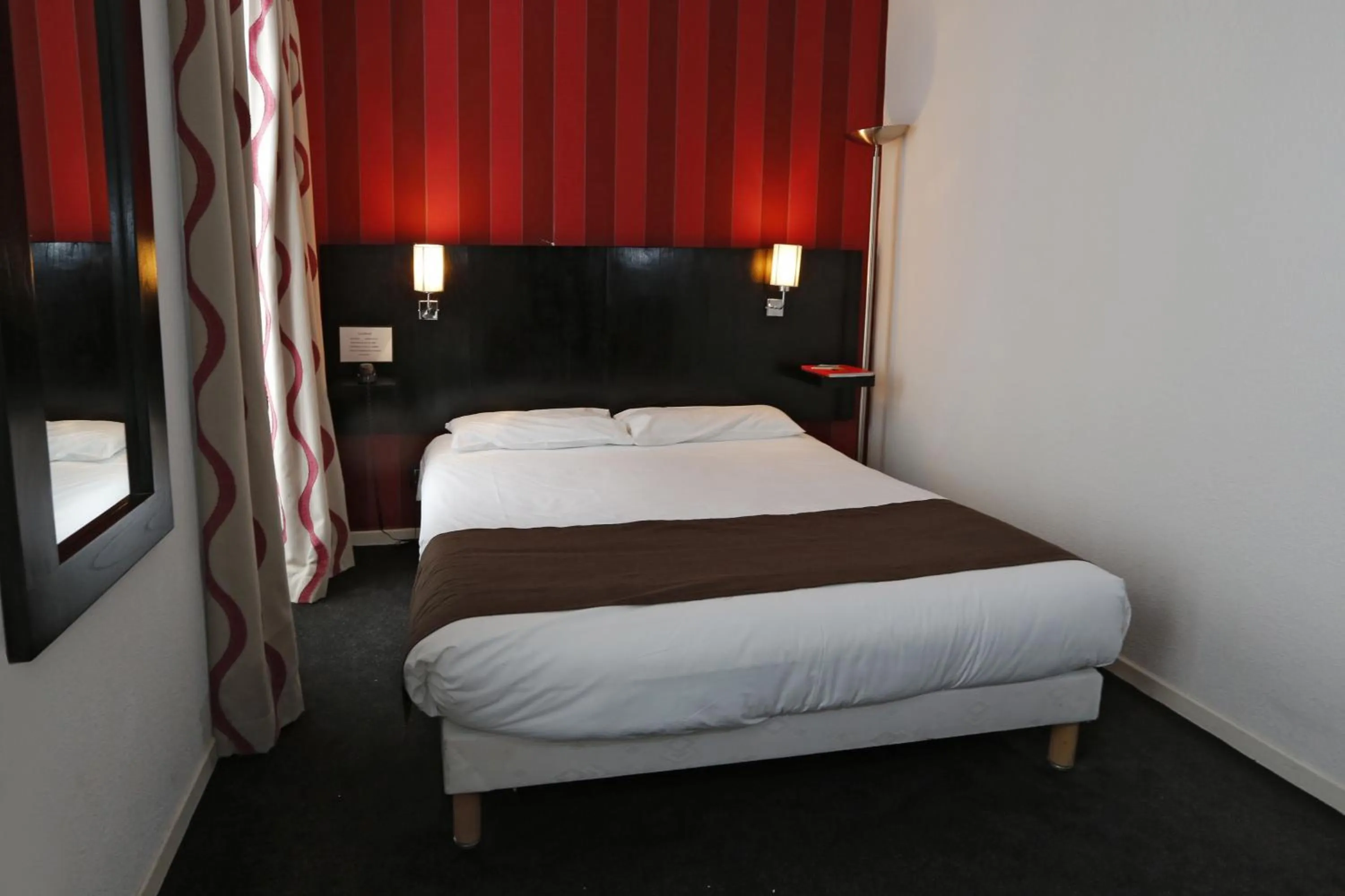 Bedroom, Bed in Hôtel Alizé