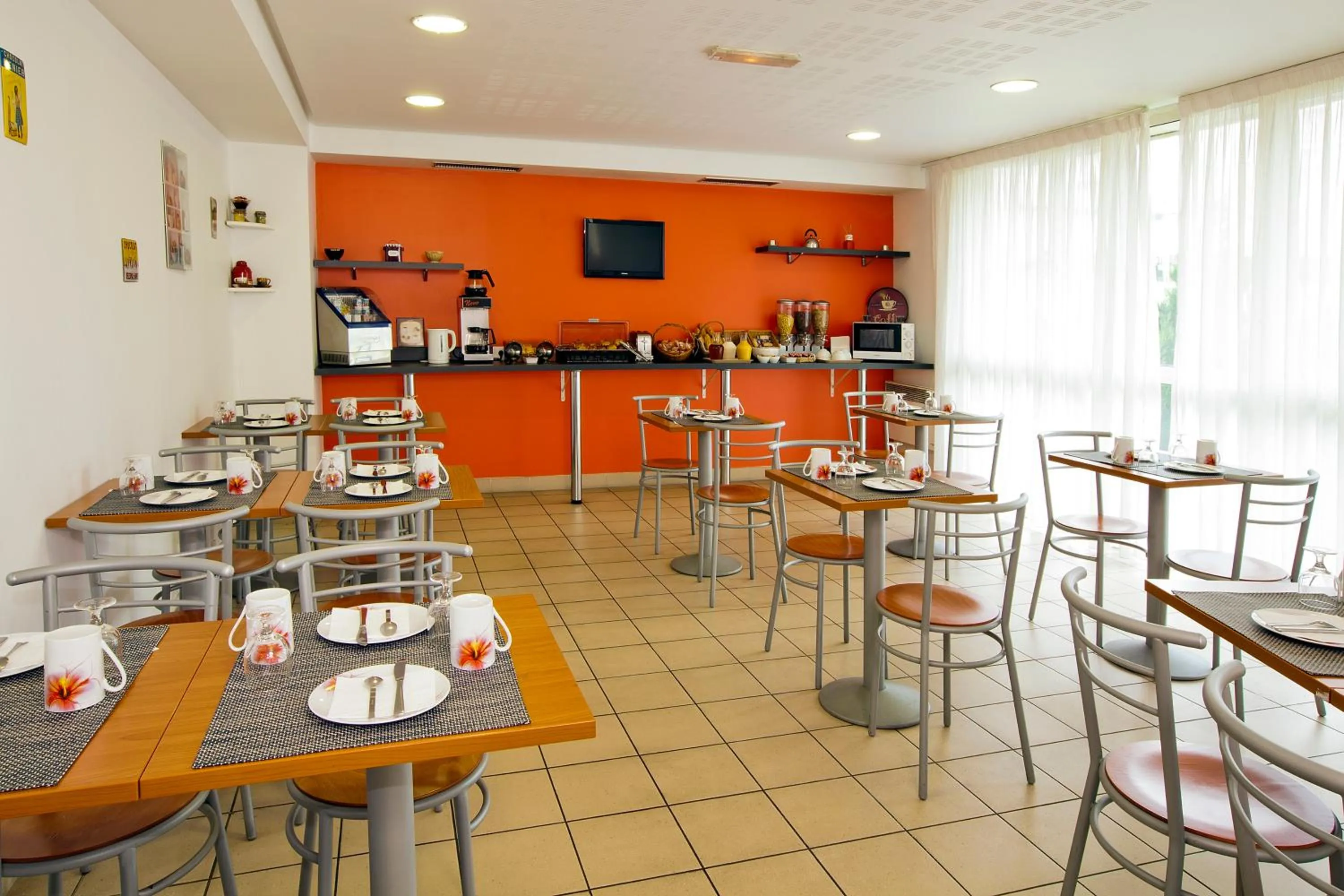 Restaurant/places to eat in Séjours & Affaires Paris Ivry