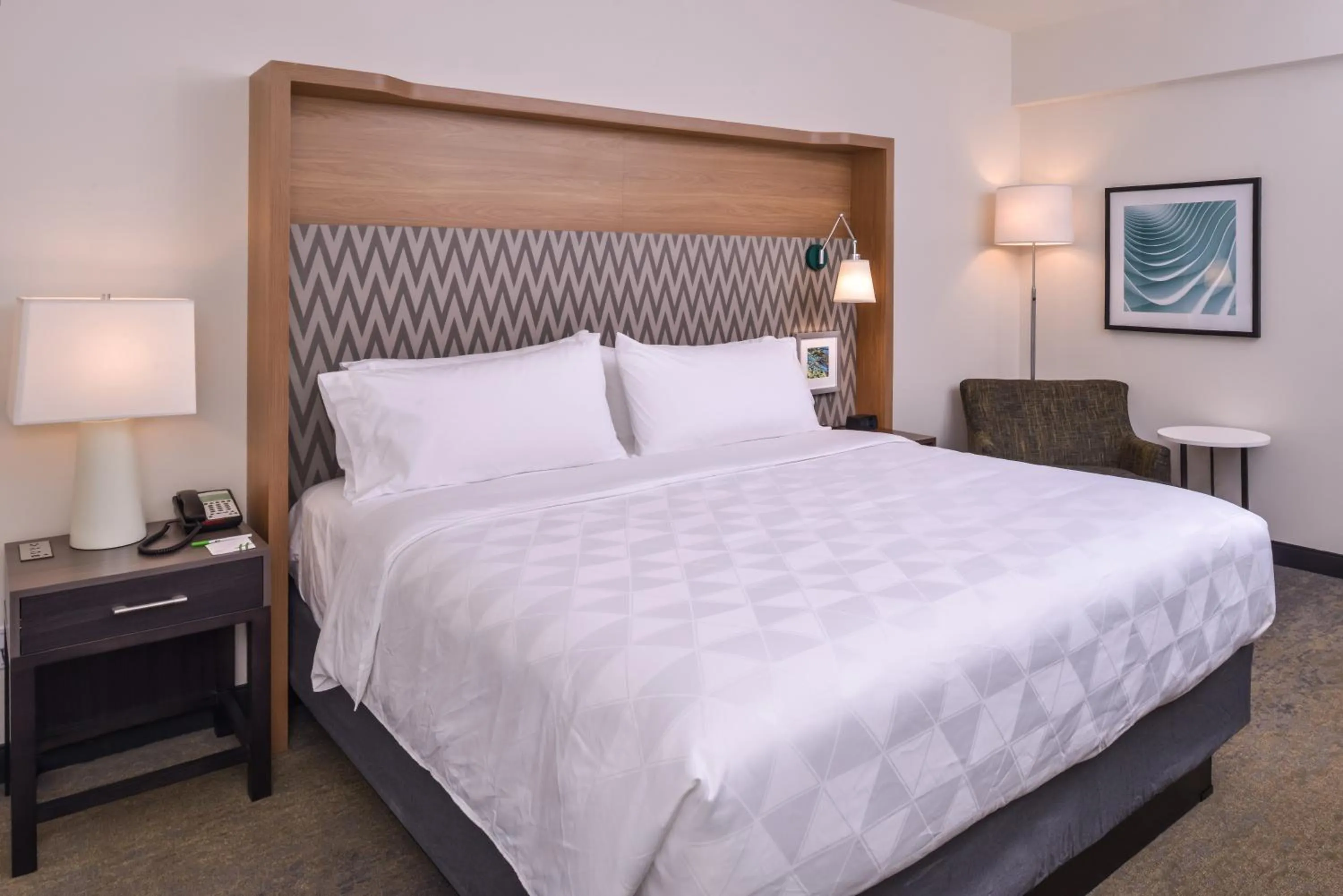 Bedroom, Bed in Holiday Inn Detroit Northwest - Livonia by IHG