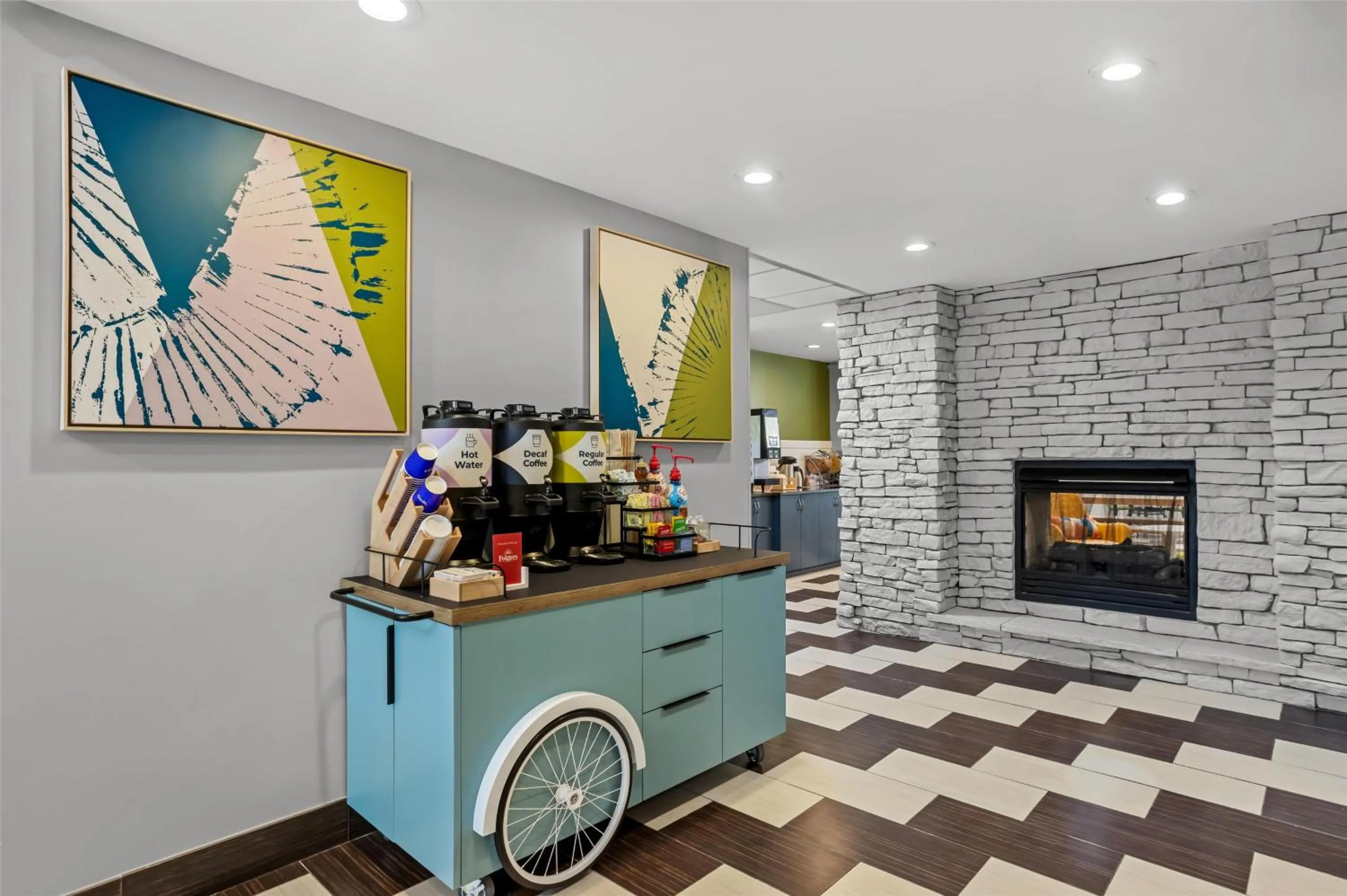 Dining area in Spark by Hilton Bluffton Hilton Head Island