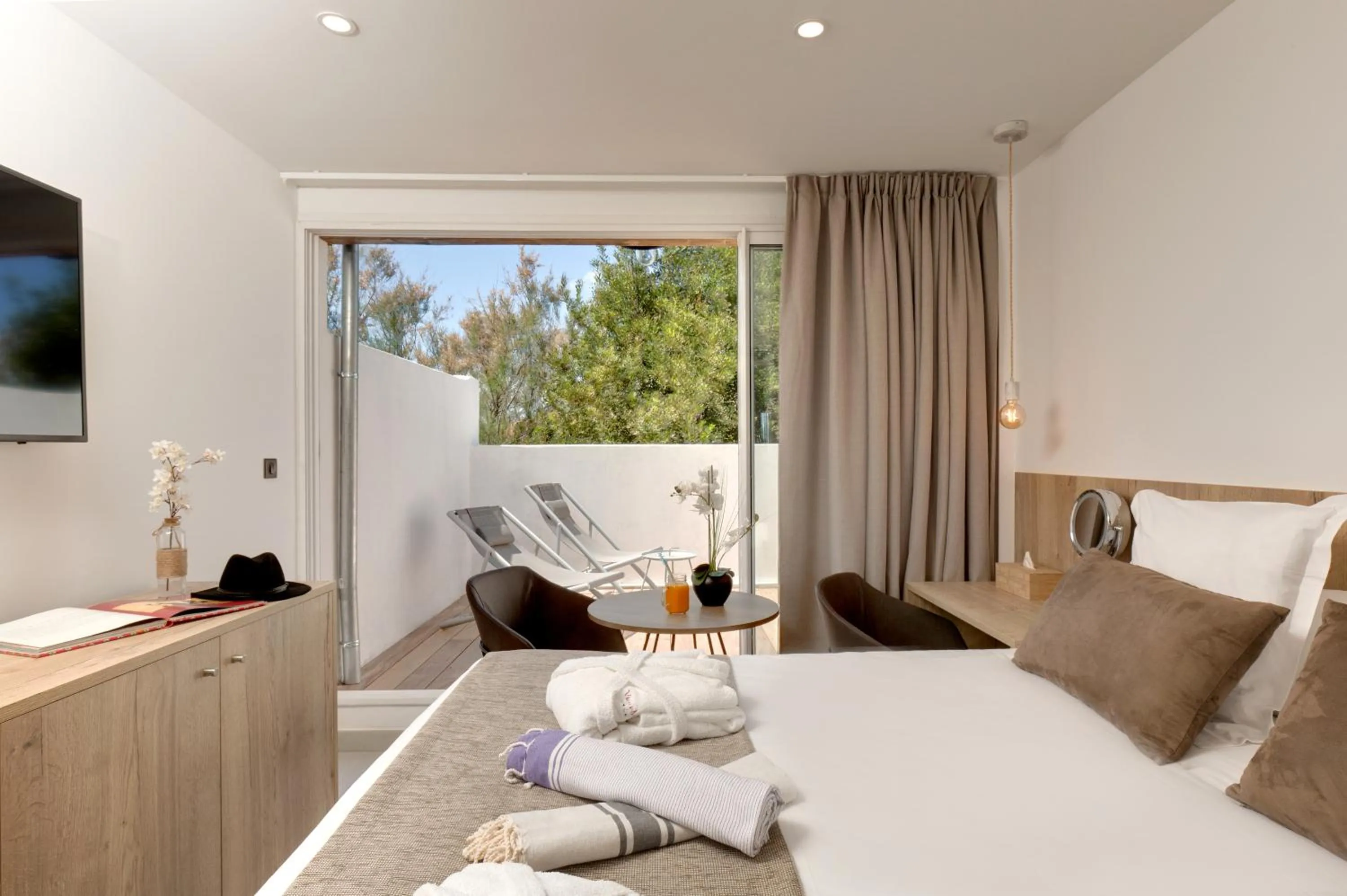 Bedroom, Bed in Vila De La Mar & Spa