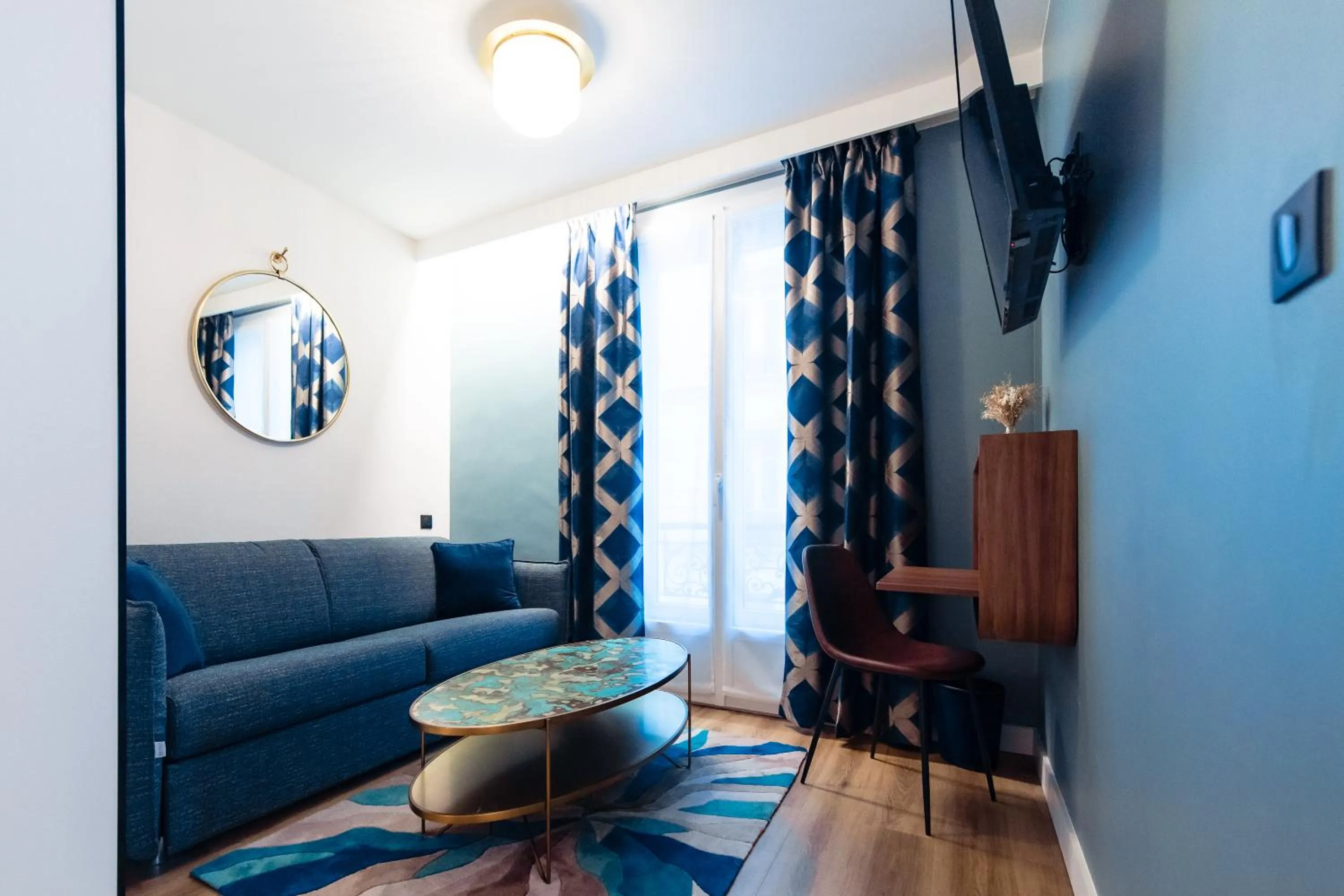 Living room in Hotel Bleu de Grenelle - Tour Eiffel