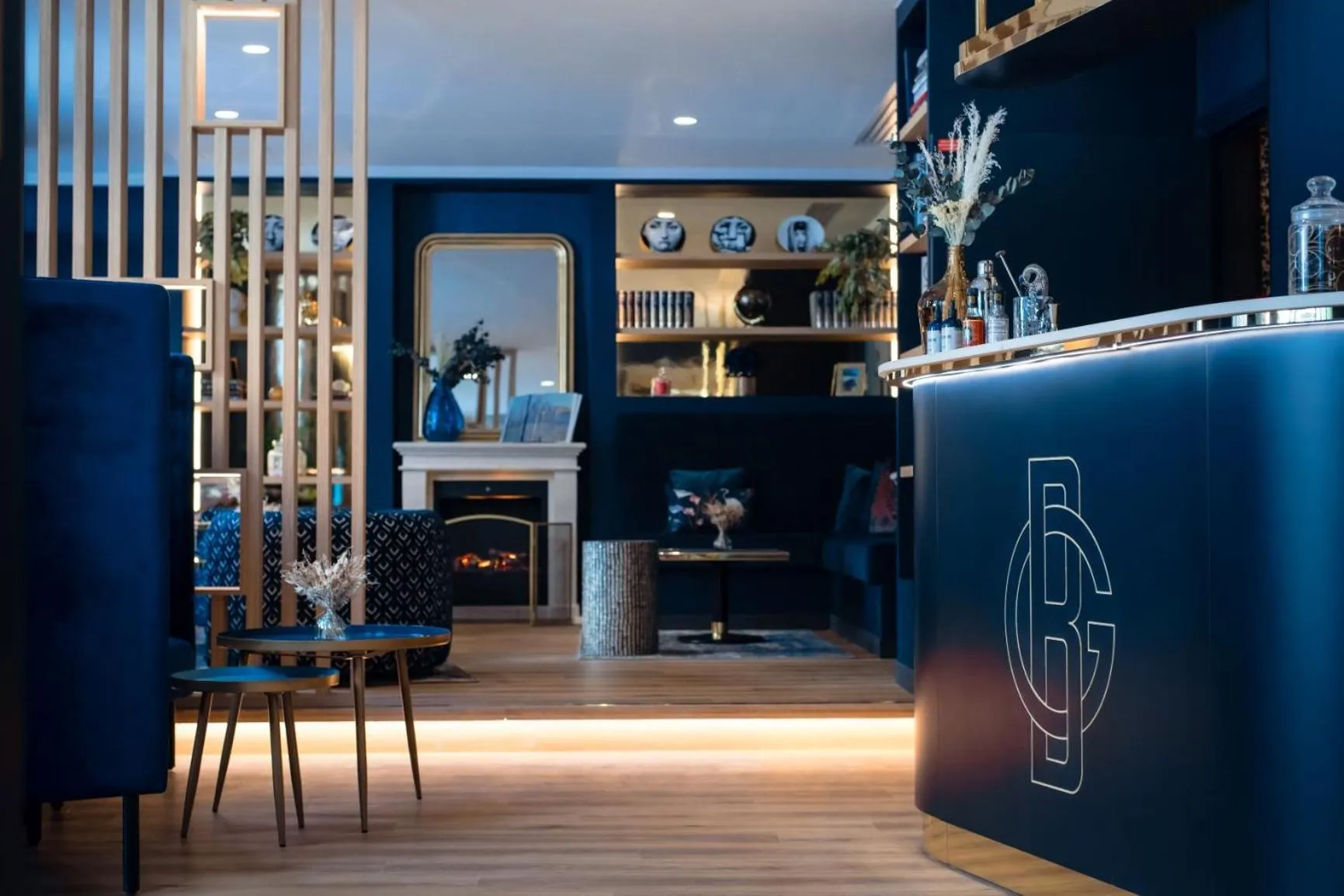 Lobby or reception in Hotel Bleu de Grenelle - Tour Eiffel