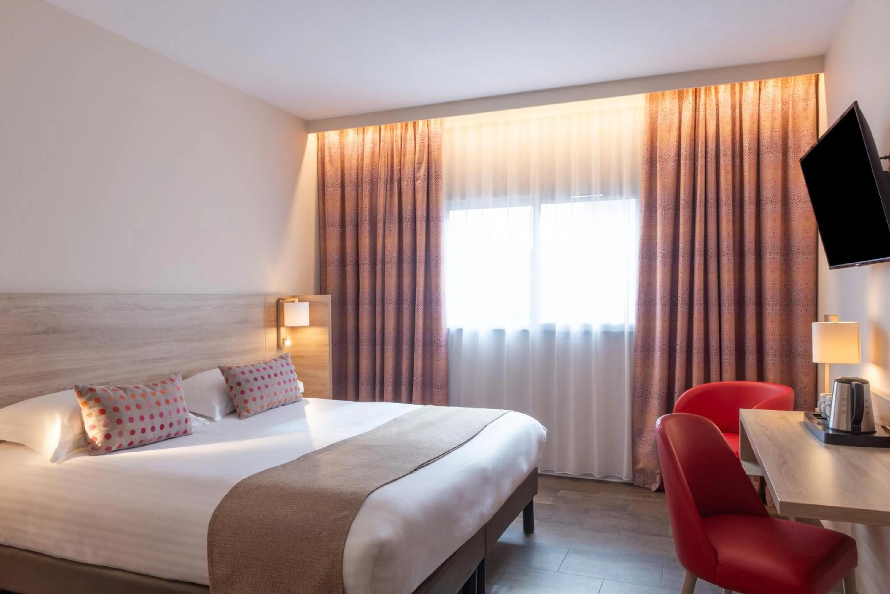 Bedroom, Bed in Hôtel L'Empreinte