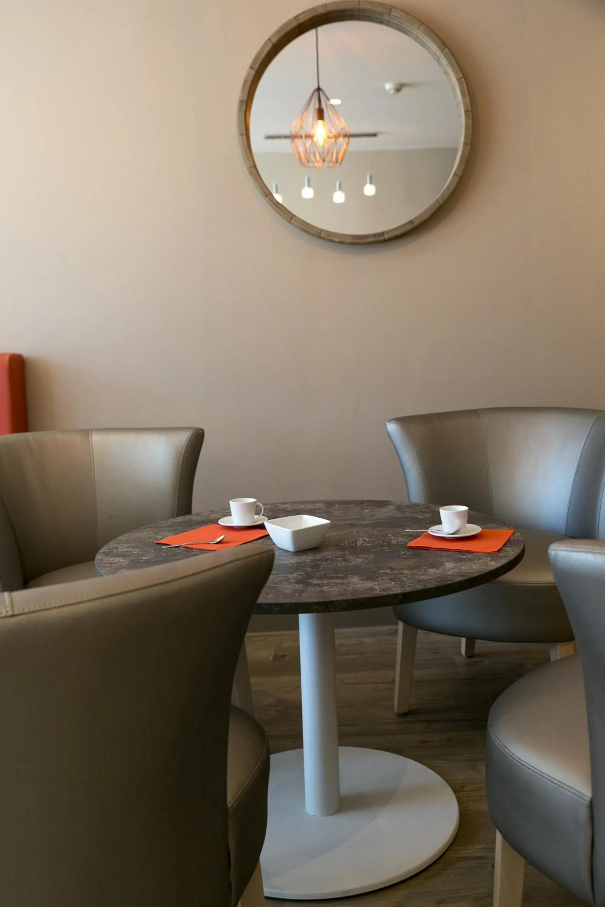 Lounge or bar in Hôtel L'Empreinte