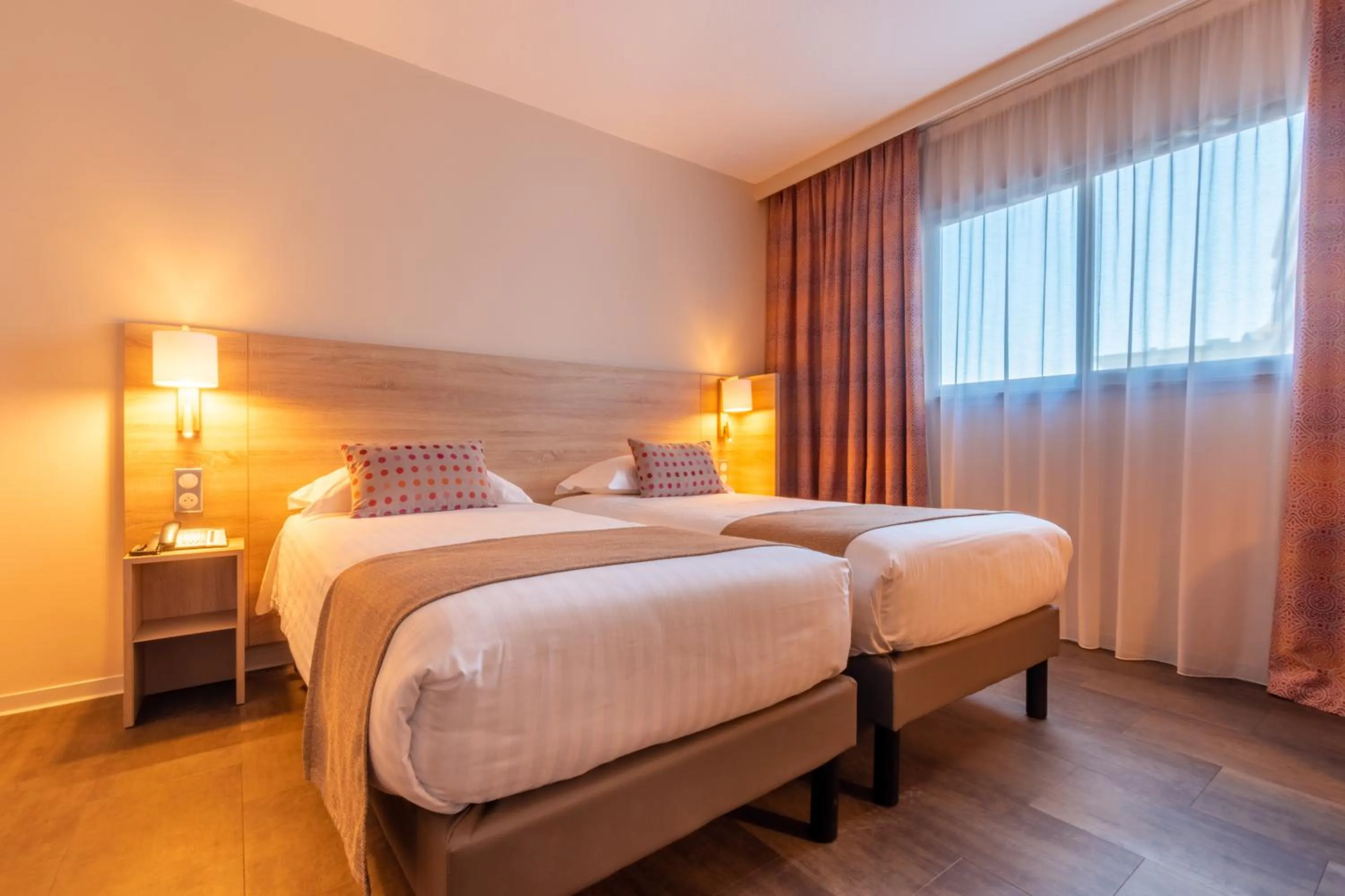 Photo of the whole room, Bed in Hôtel L'Empreinte