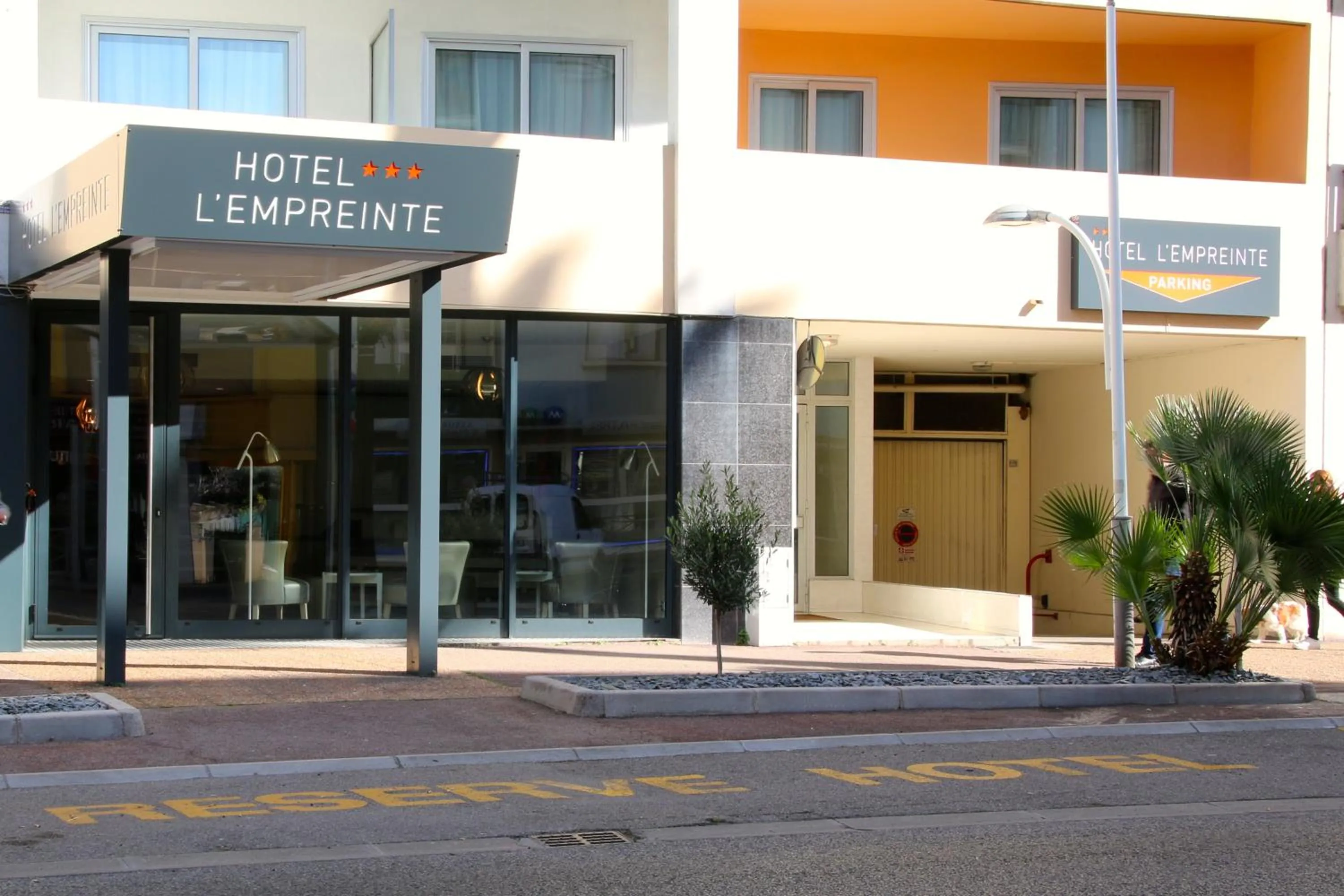 Facade/entrance in Hôtel L'Empreinte
