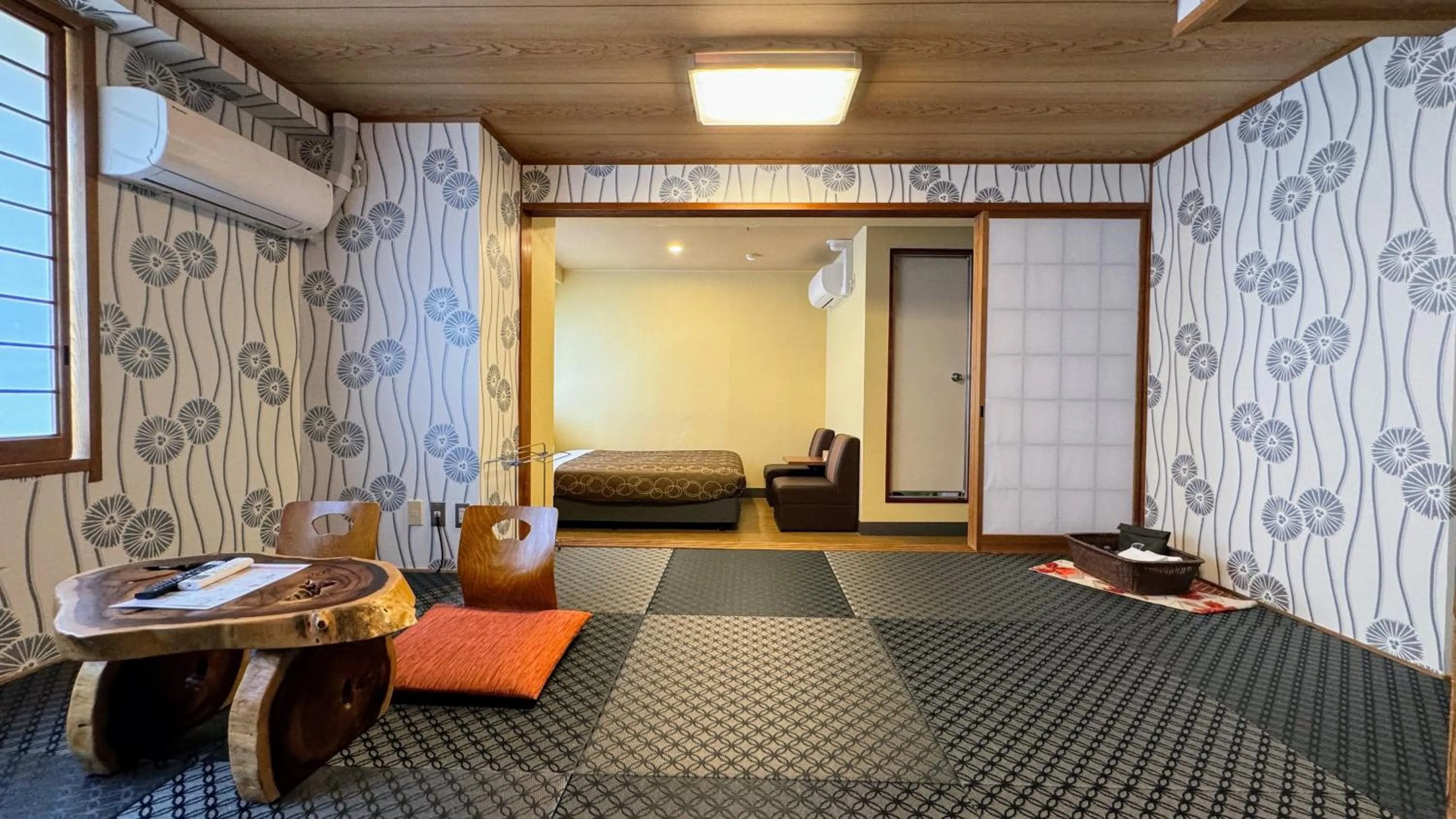 Photo of the whole room in Yufuin Akarinoyado