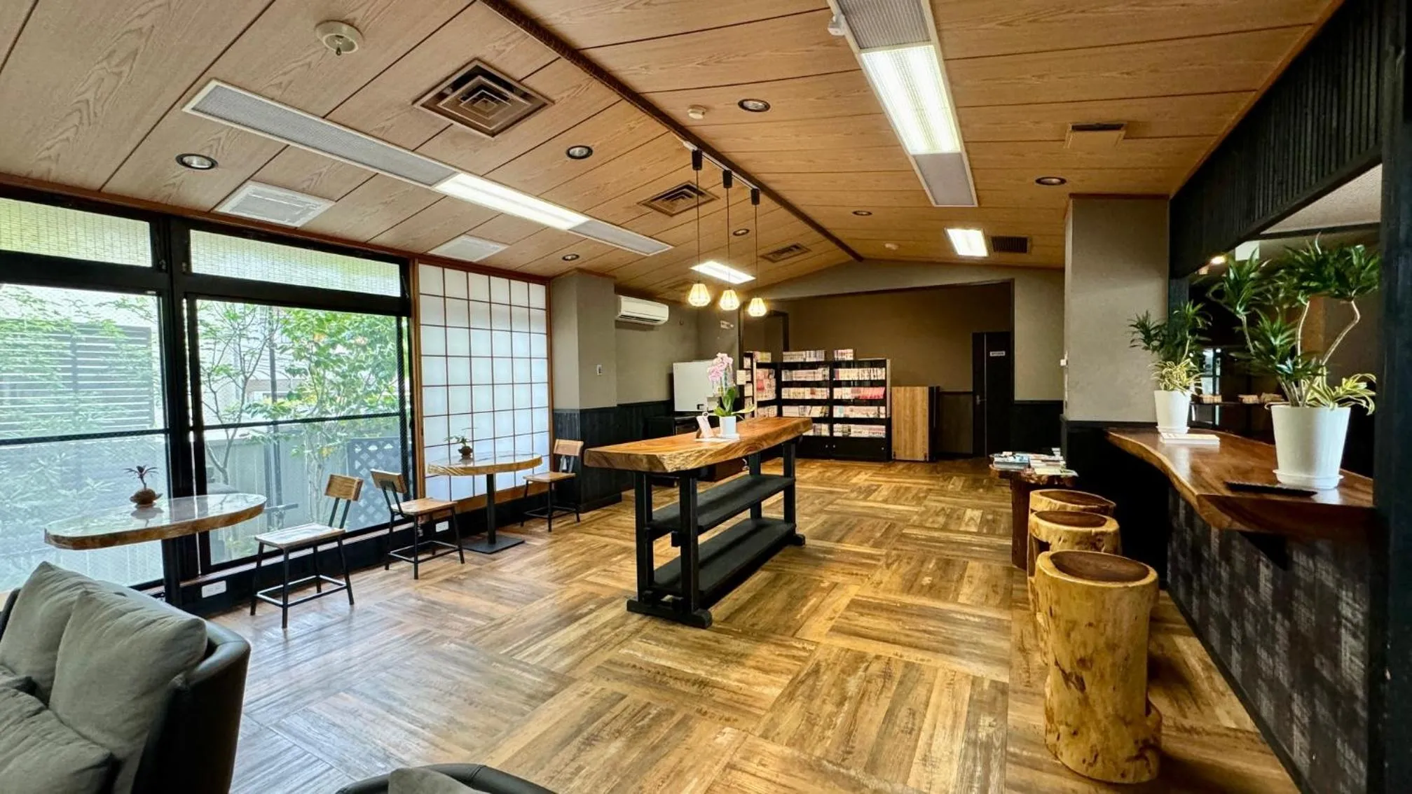 Communal lounge/ TV room in Yufuin Akarinoyado