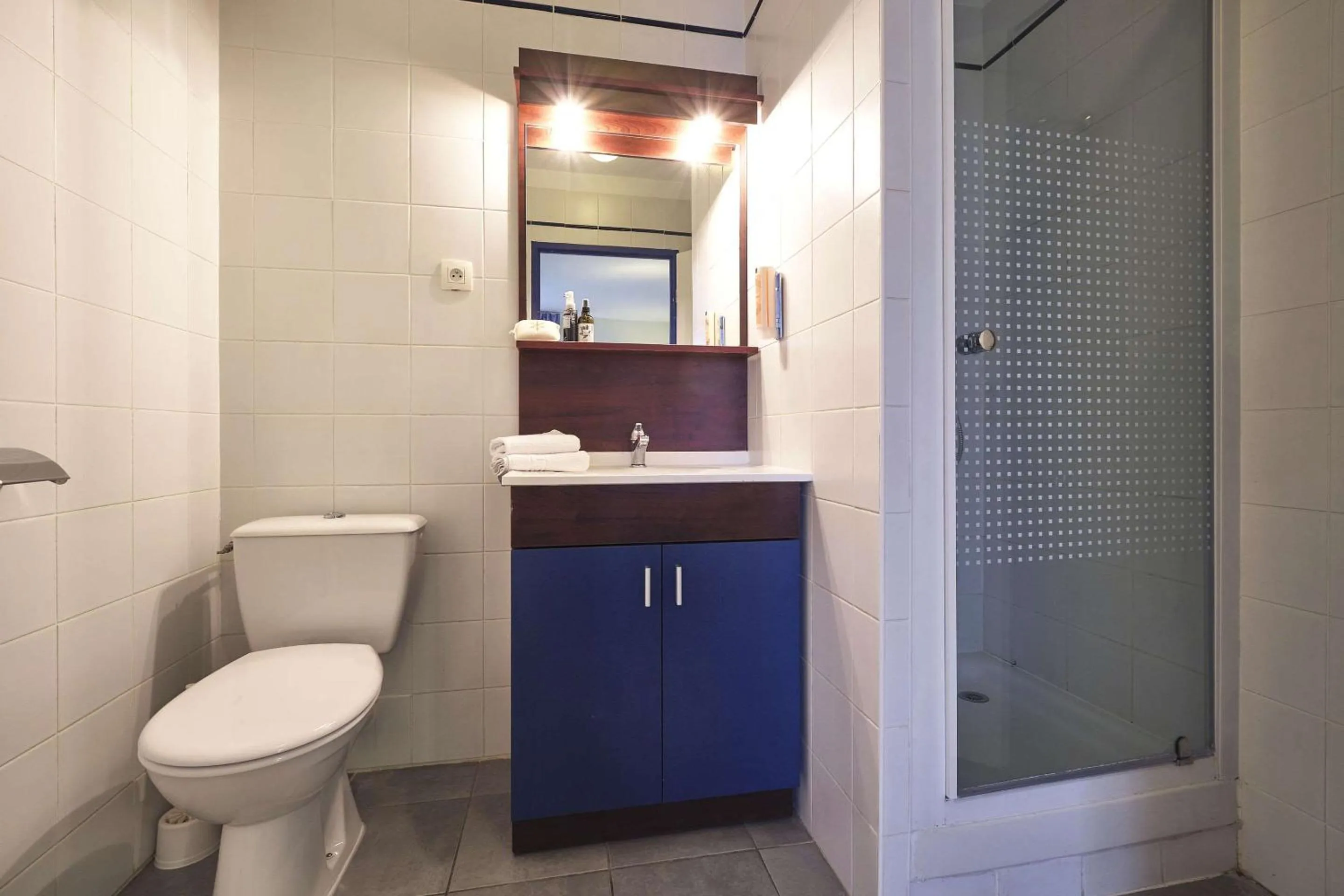 Shower in Comfort Aparthotel Carcassonne