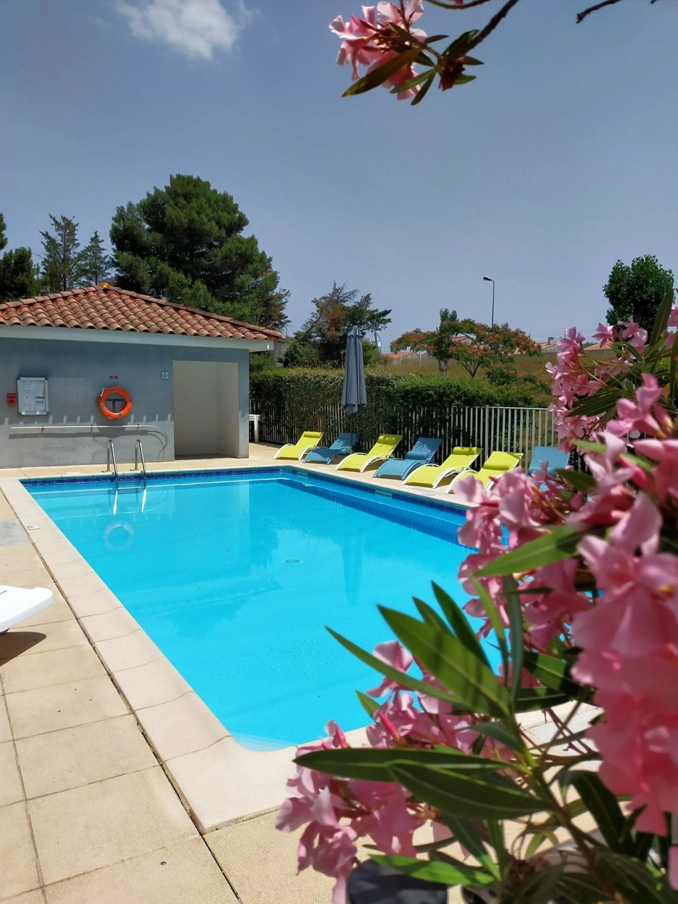 Swimming pool in Comfort Aparthotel Carcassonne