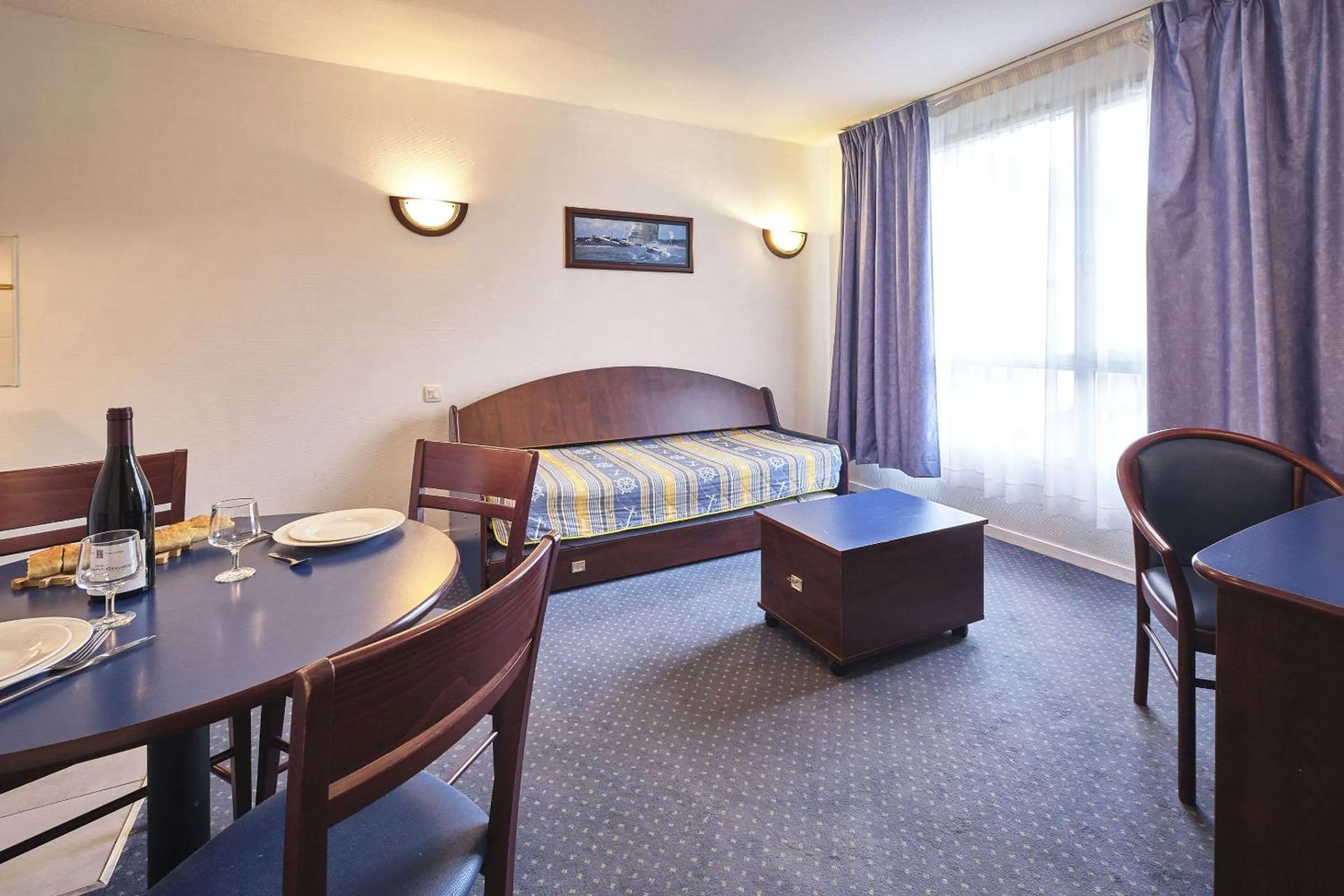 Bedroom, Bed in Comfort Aparthotel Carcassonne