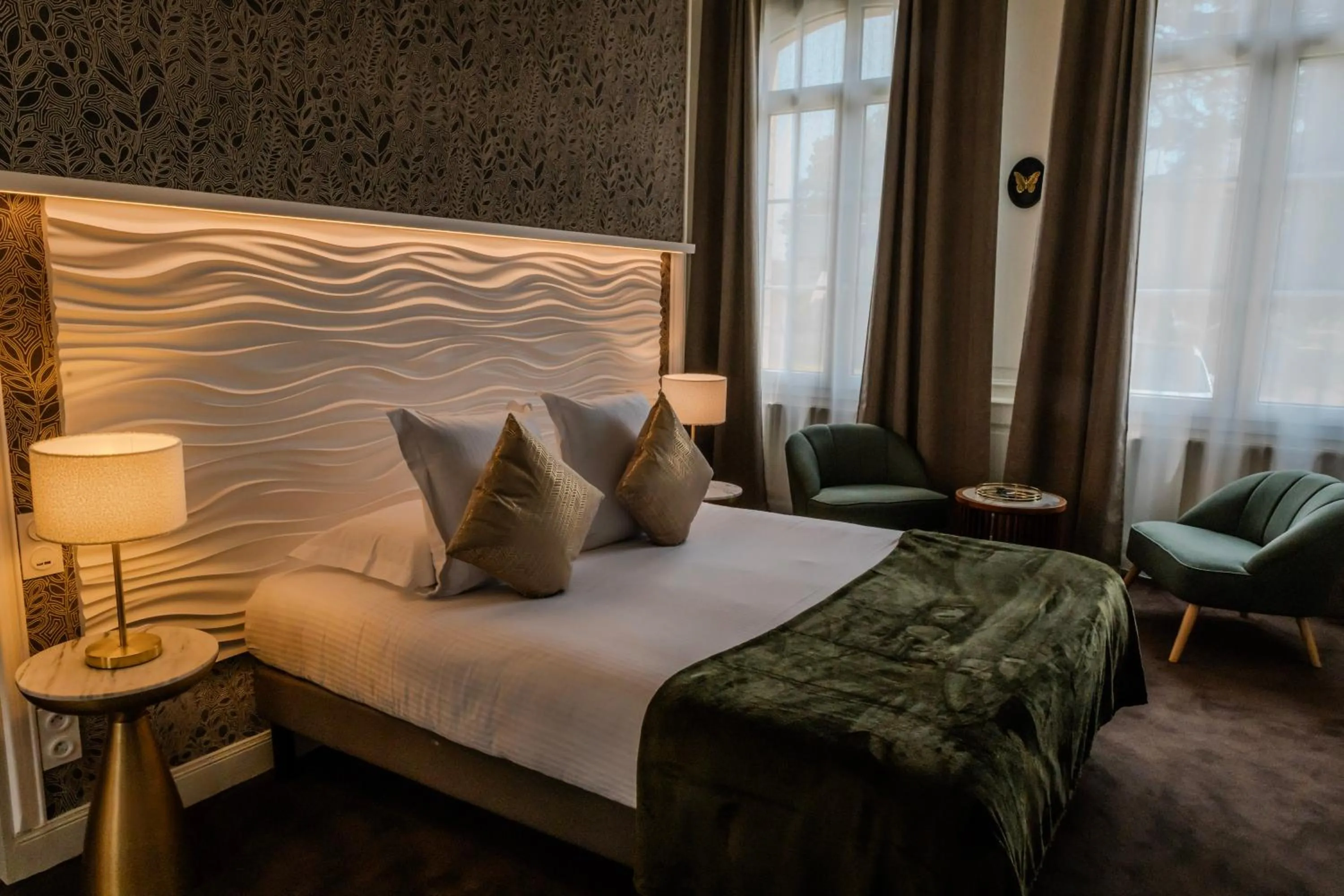 Bedroom, Bed in Grand Hôtel "Château de Sully" - Piscine & Spa -Teritoria