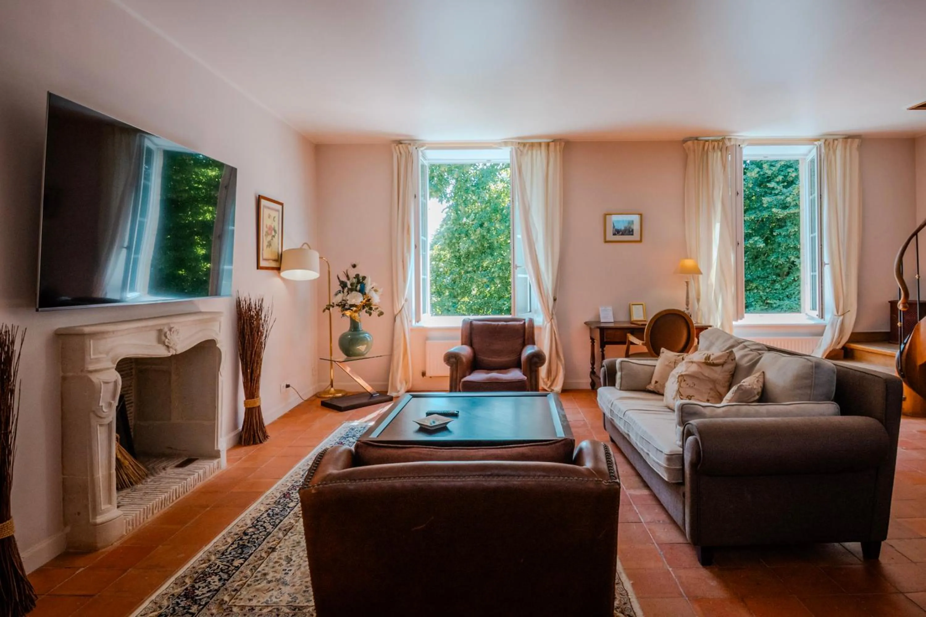 Seating area in Grand Hôtel "Château de Sully" - Piscine & Spa -Teritoria