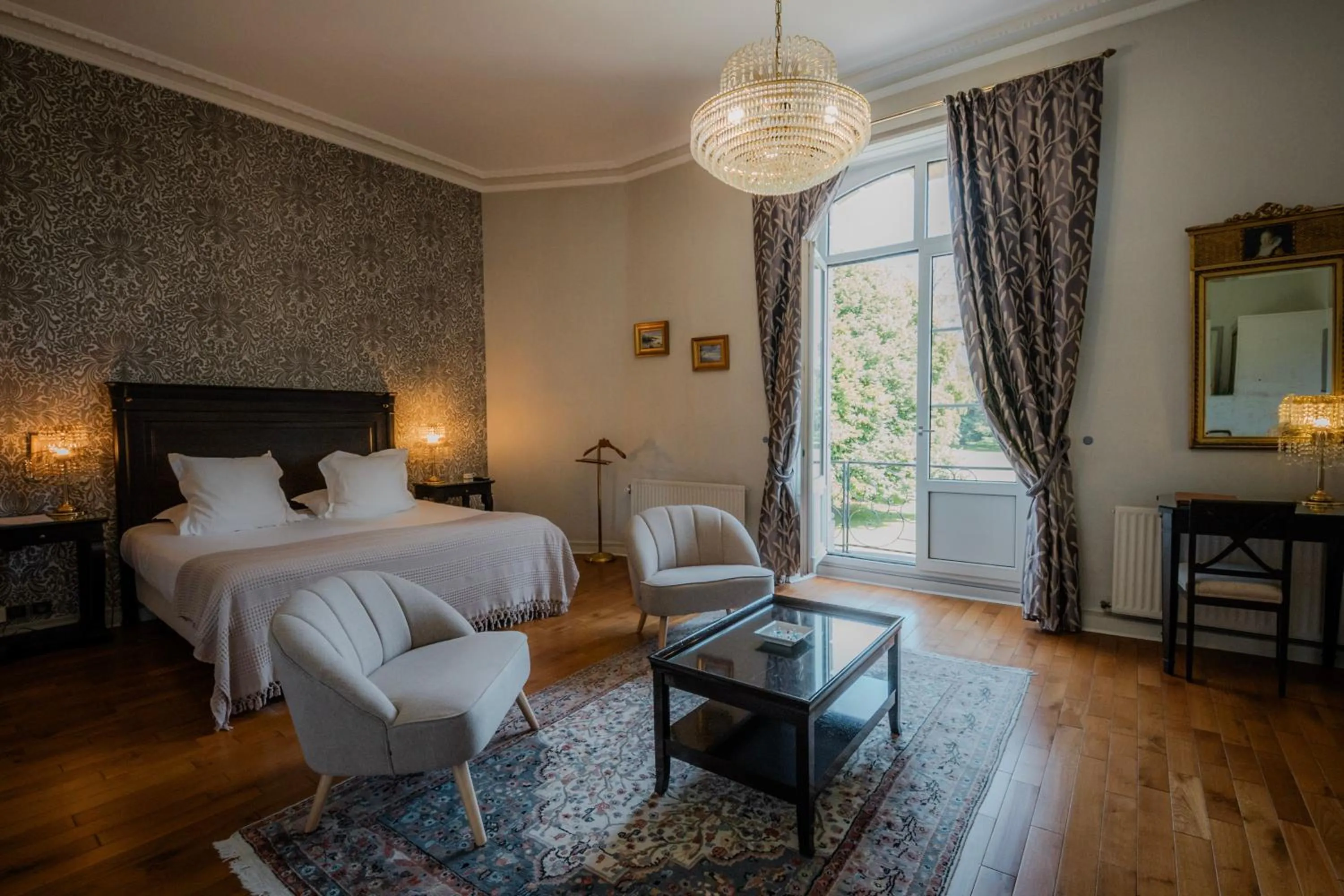 Bedroom, Bed in Grand Hôtel "Château de Sully" - Piscine & Spa -Teritoria