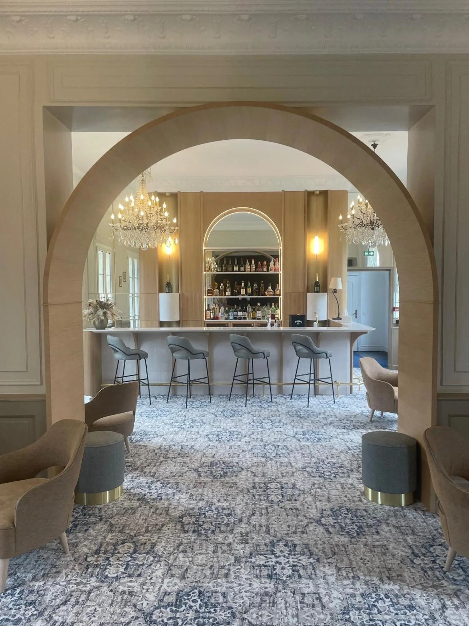 Lounge or bar in Grand Hôtel "Château de Sully" - Piscine & Spa