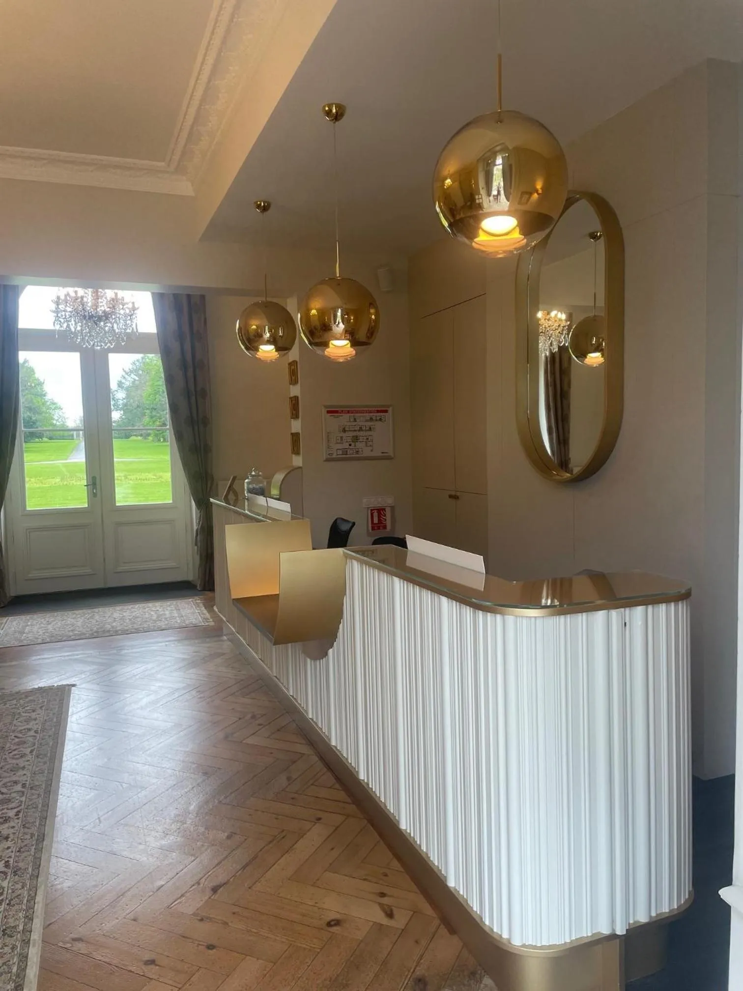 Lobby or reception in Grand Hôtel "Château de Sully" - Piscine & Spa