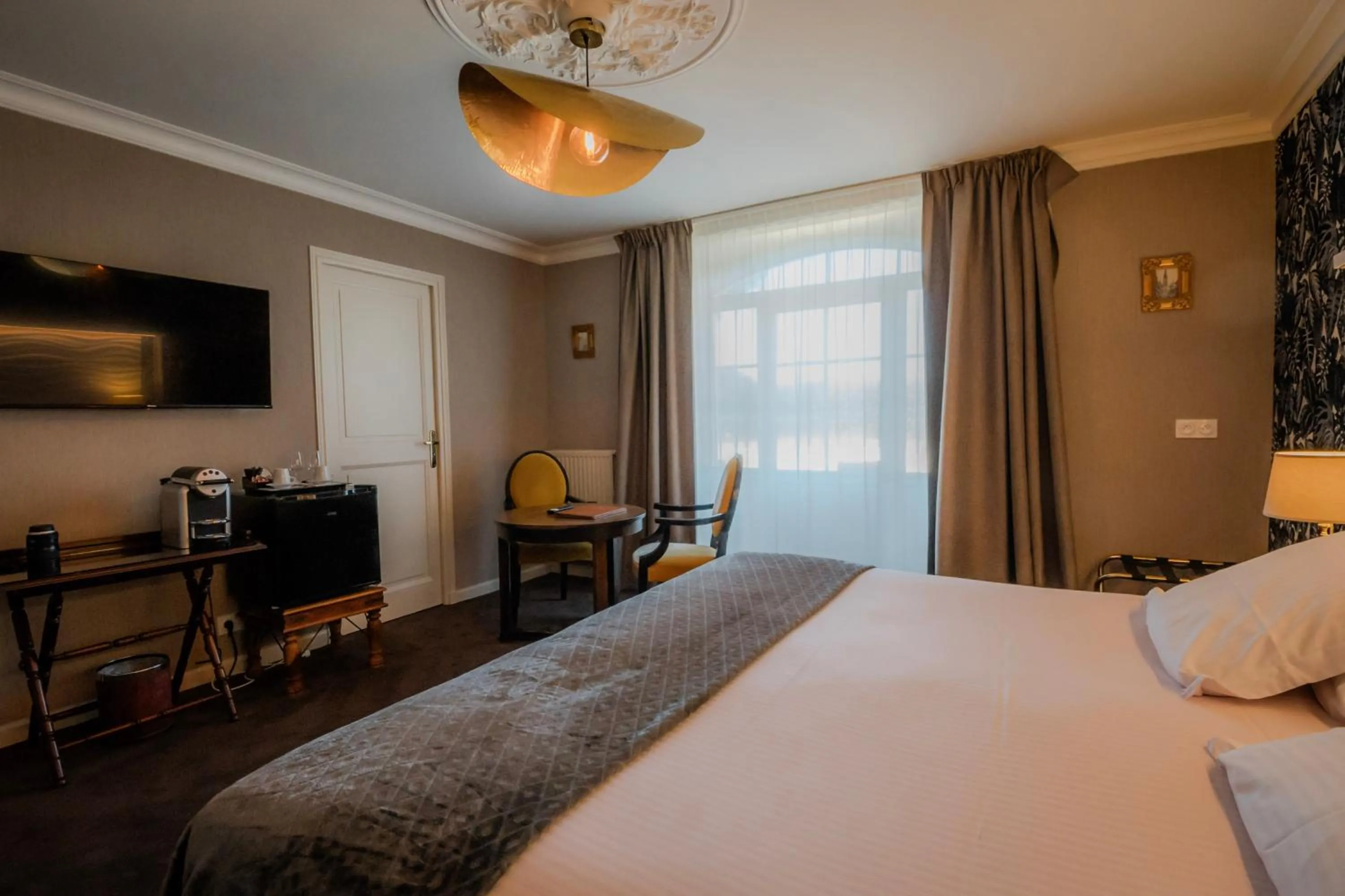 Bedroom, Bed in Grand Hôtel "Château de Sully" - Piscine & Spa -Teritoria