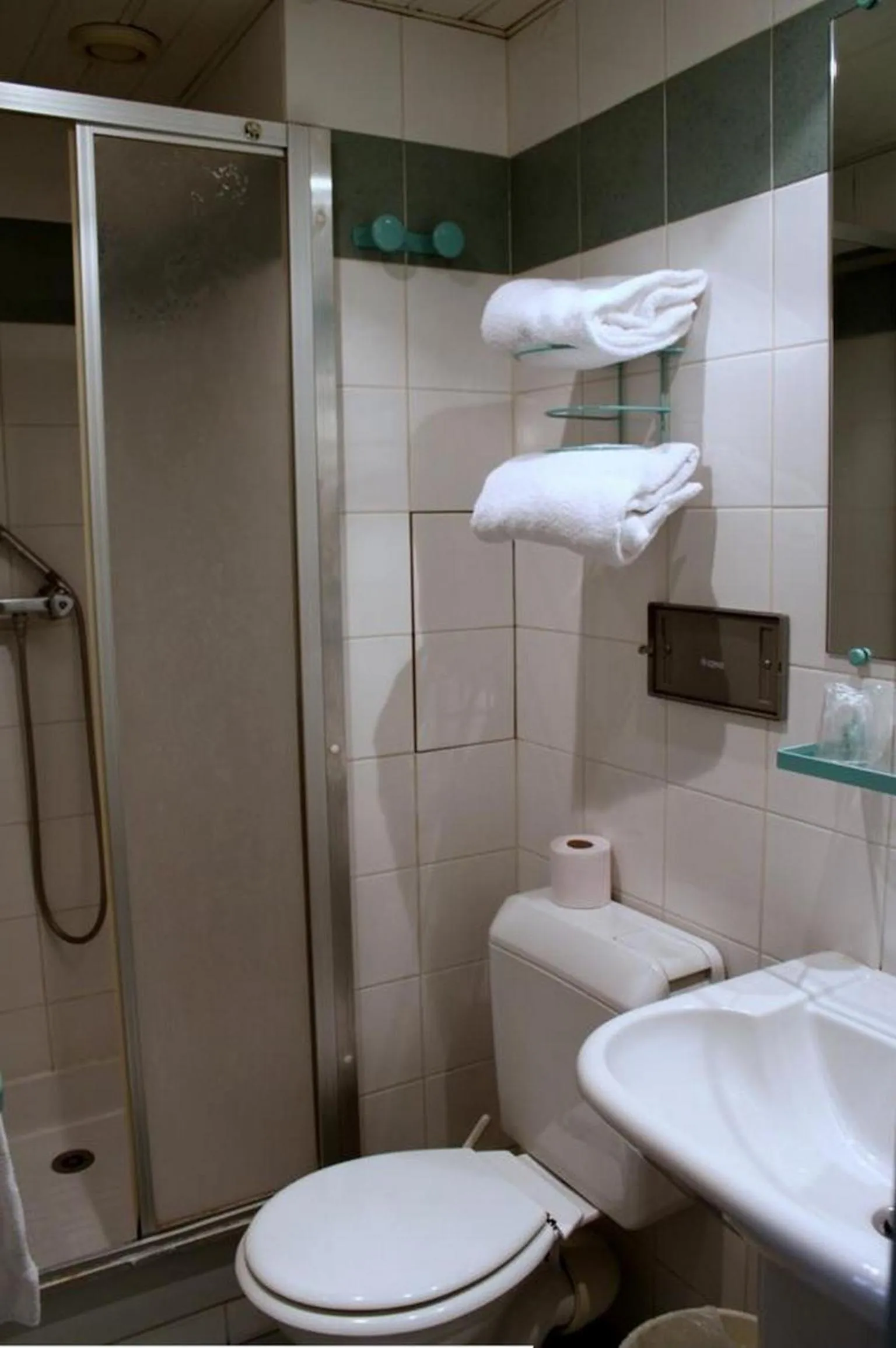 Bathroom in Hôtel Aladin