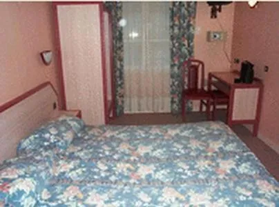 Photo of the whole room in Hôtel Aladin