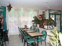 Lounge or bar in Hôtel Aladin