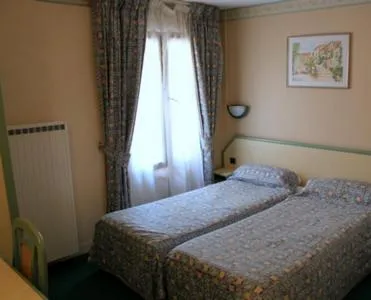 Photo of the whole room in Hôtel Aladin