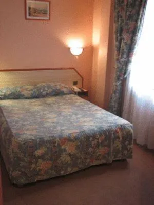 Photo of the whole room in Hôtel Aladin