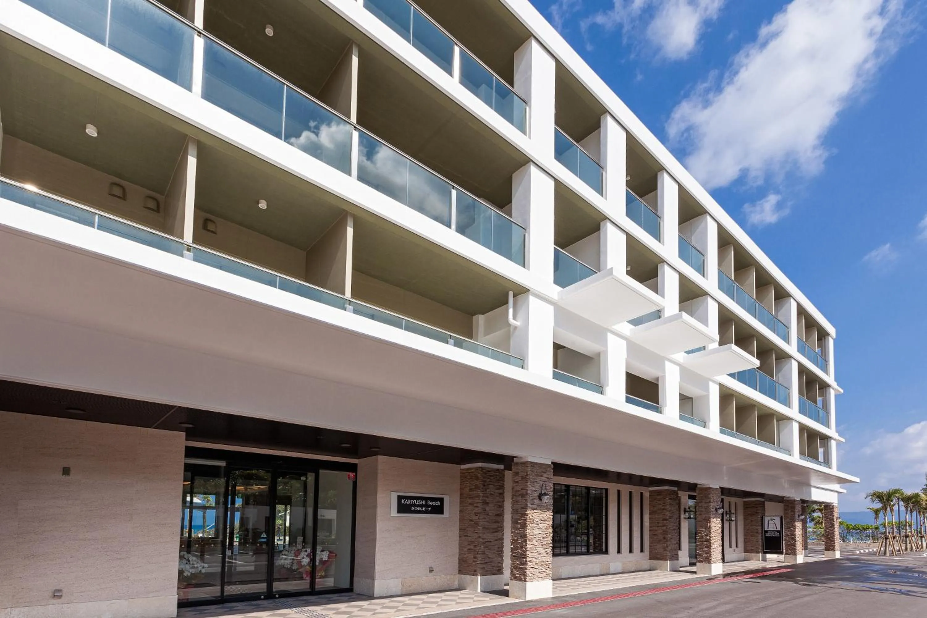 Facade/entrance in Kariyushi LCH. Resort