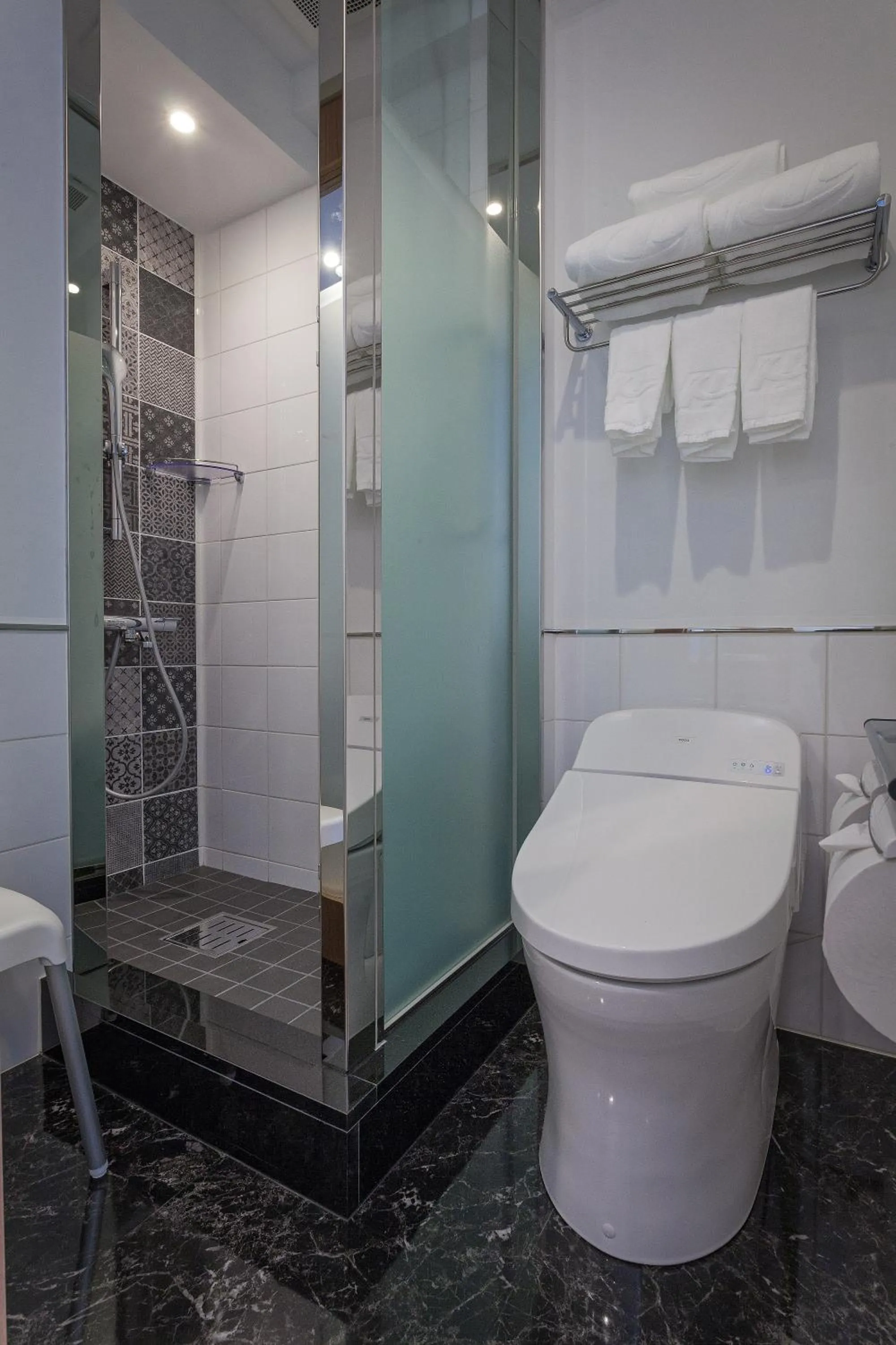 Shower in Kariyushi LCH. Resort