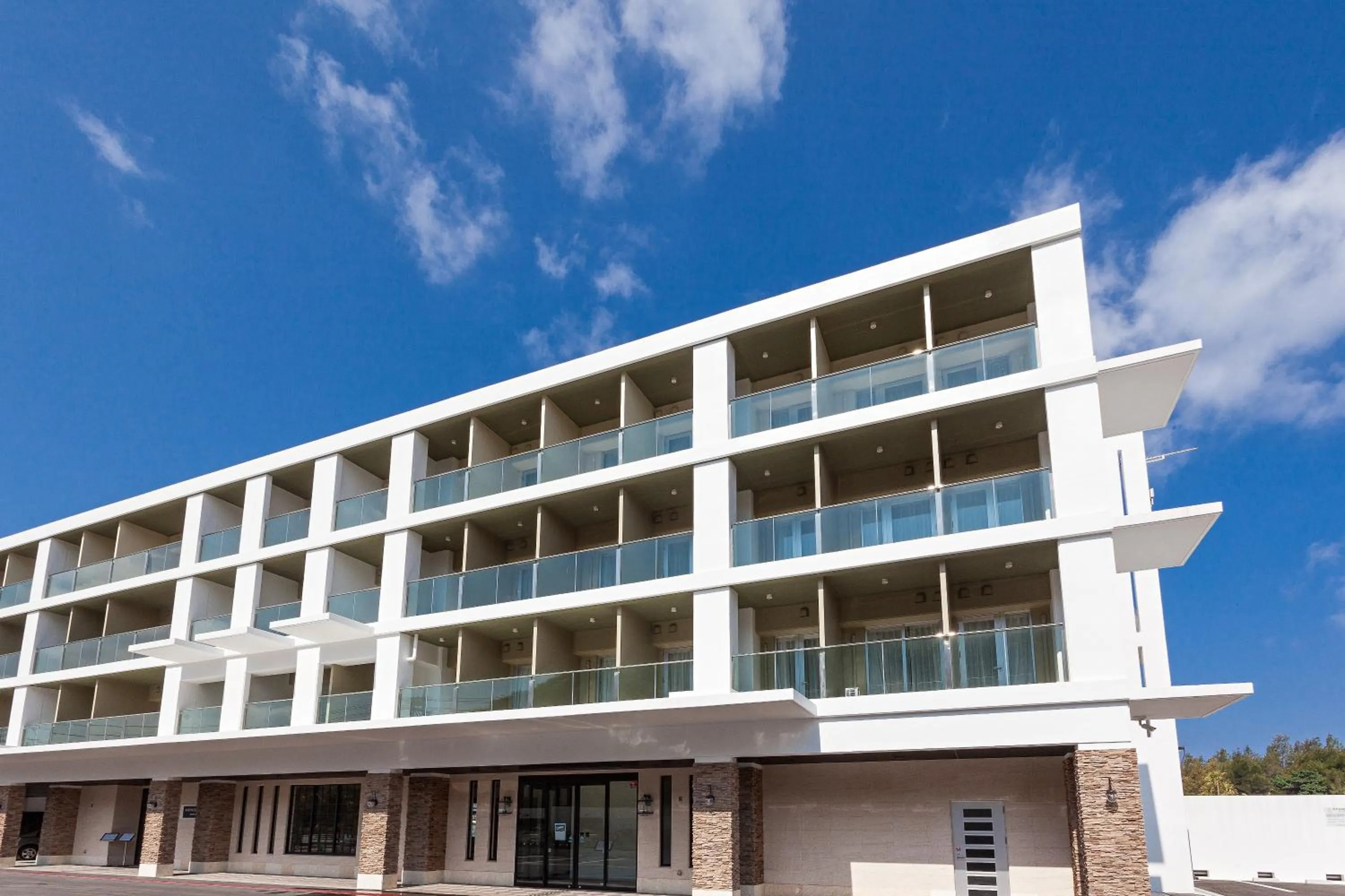 Facade/entrance in Kariyushi LCH. Resort