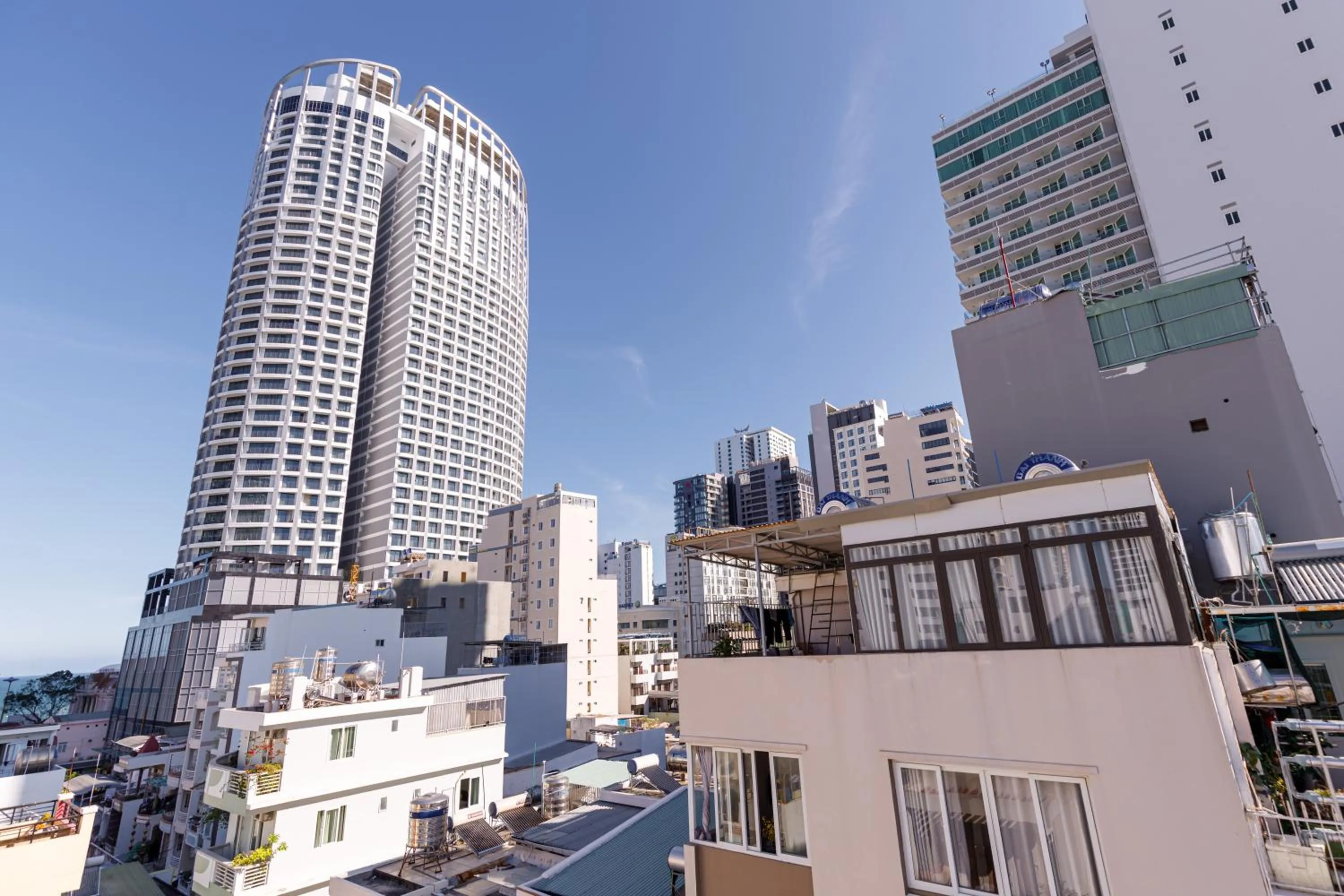 Neighbourhood in Moschino HT