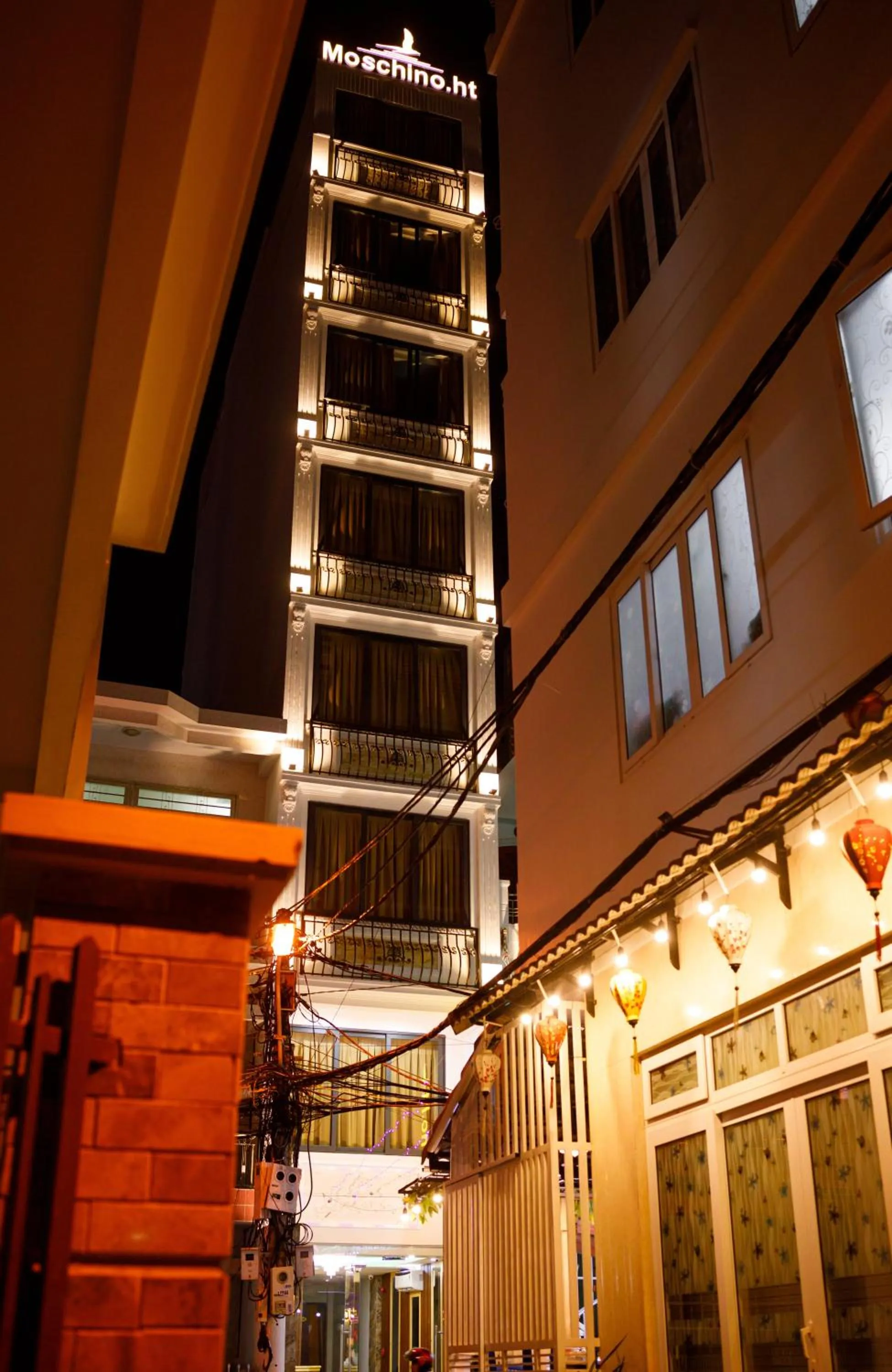 Property building in Moschino HT