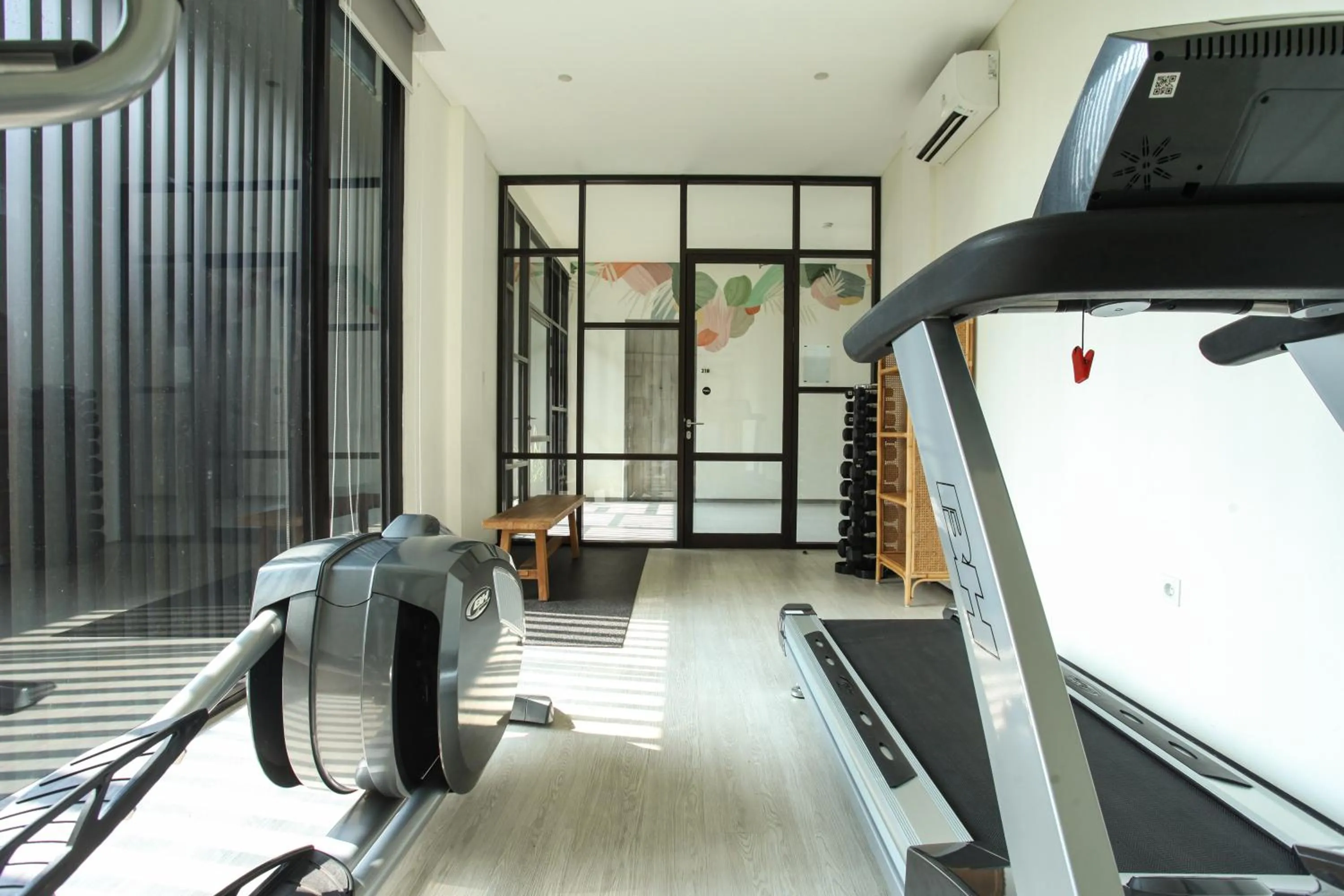 Fitness centre/facilities in La Boheme, Rooms and Coffee