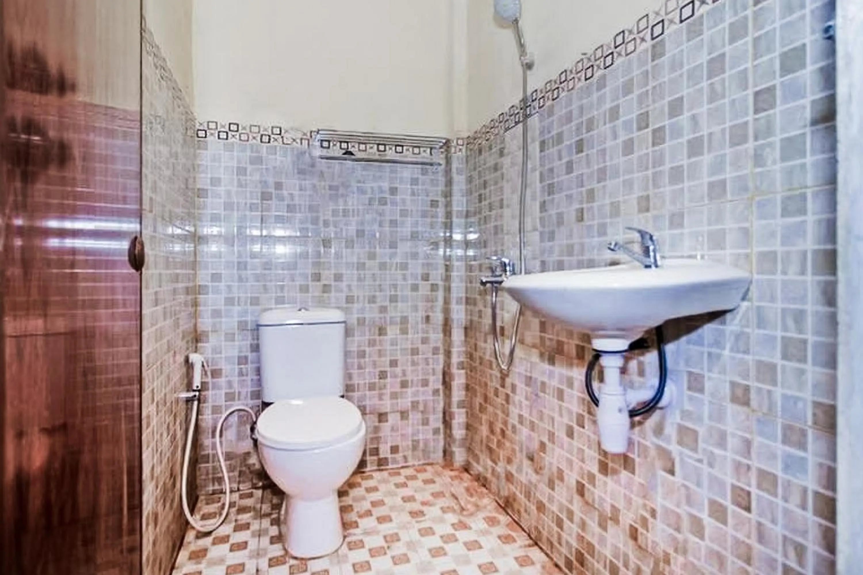 Bathroom in RedDoorz Syariah at Diva Residen Kasturi 1